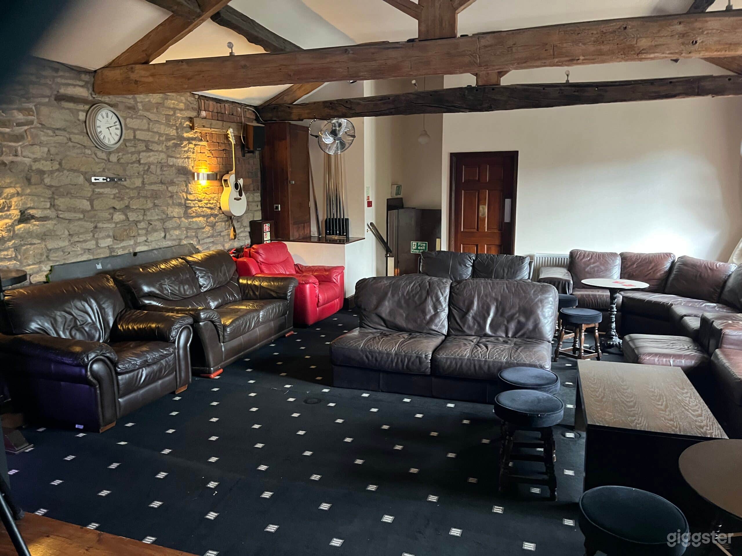 Historic, Stunning Pub Built in 1771 Photo 4