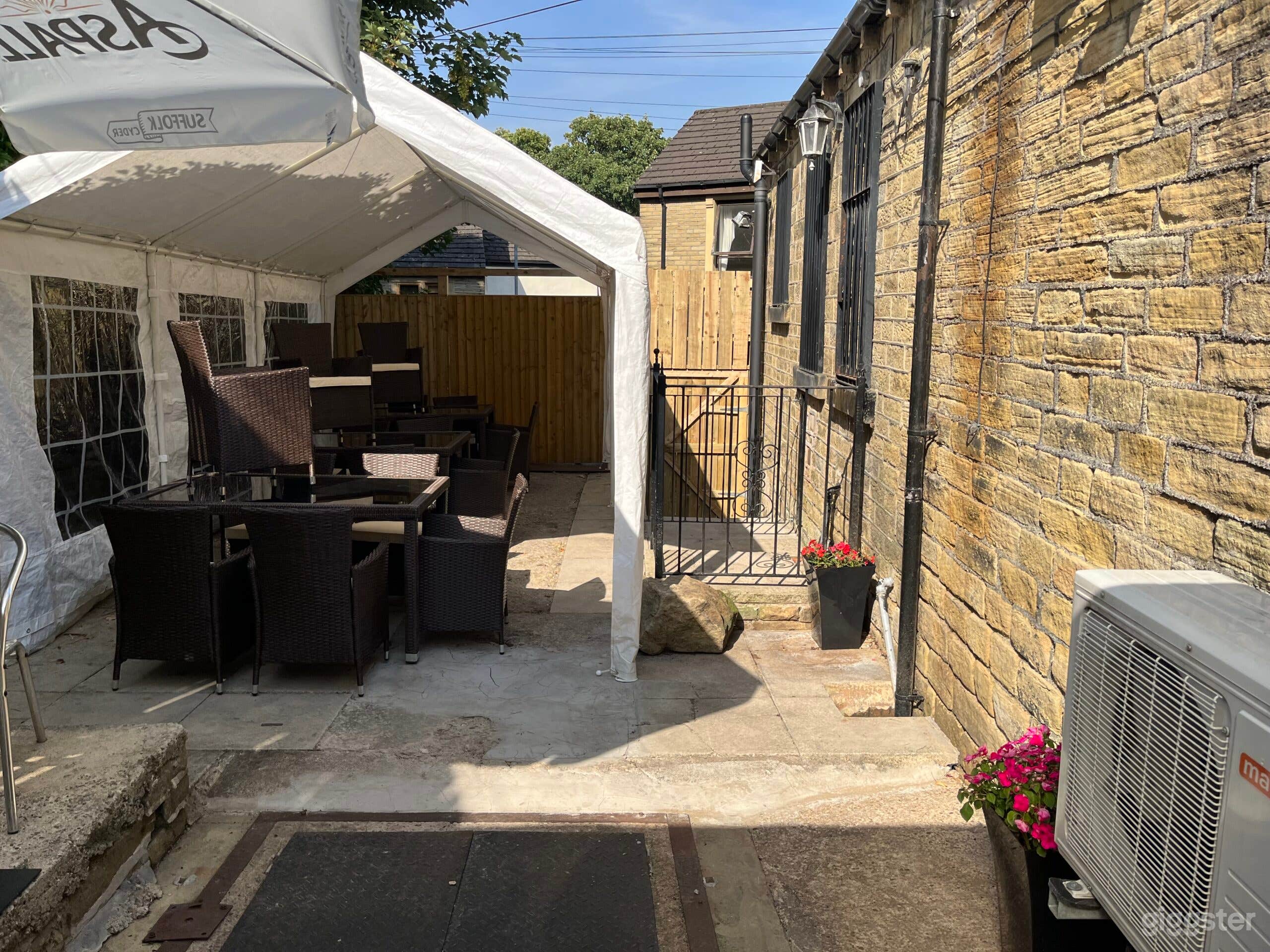 Historic, Stunning Pub Built in 1771 Photo 3