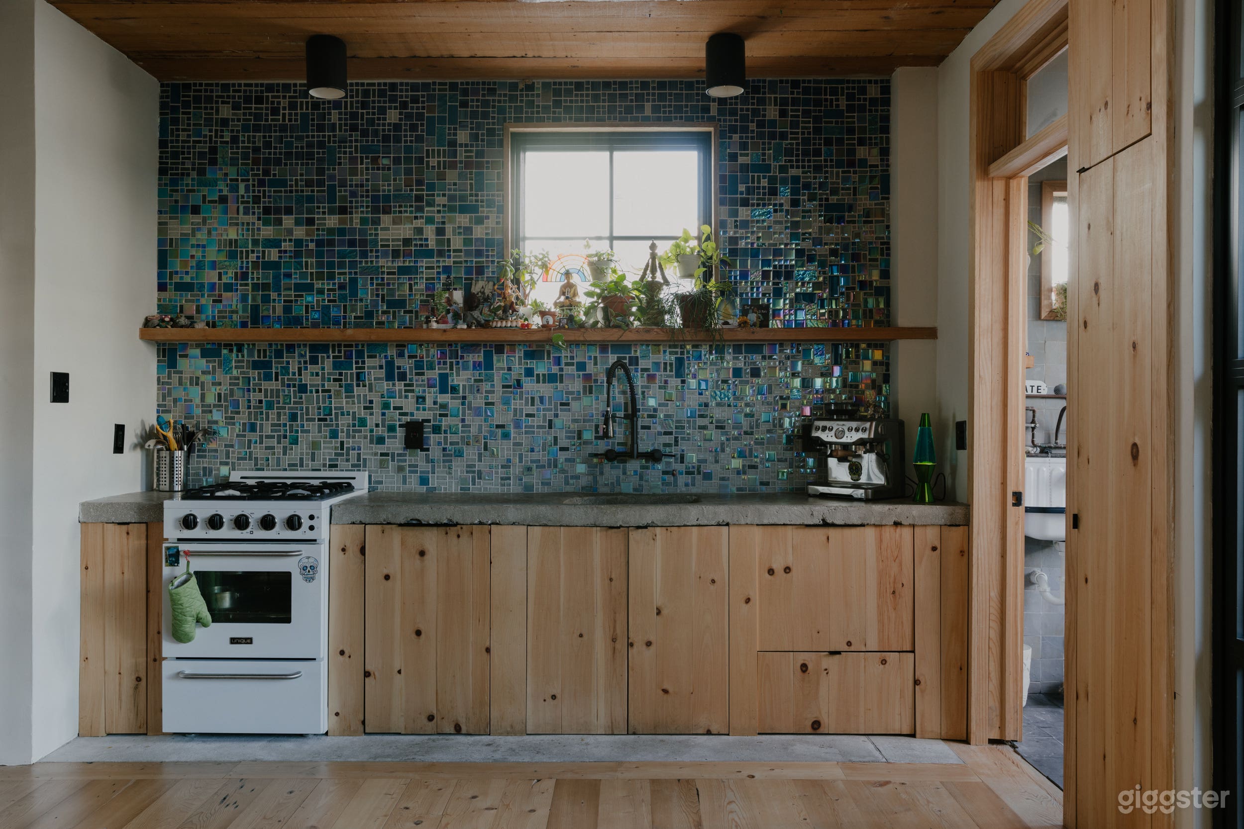 Bright Beachside Sanctuary Home Photo 4