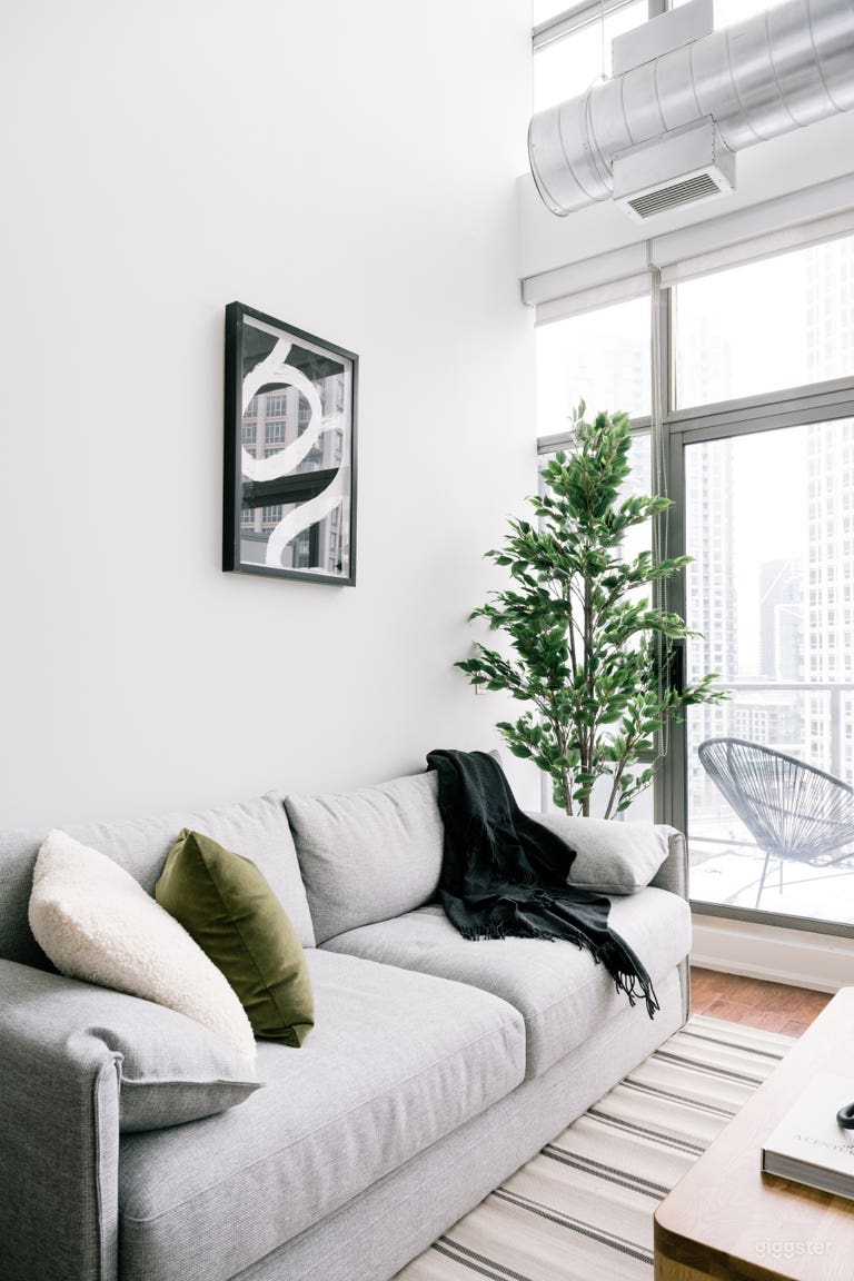  The Velvet Loft | 16ft Ceiling @ Tip Top 