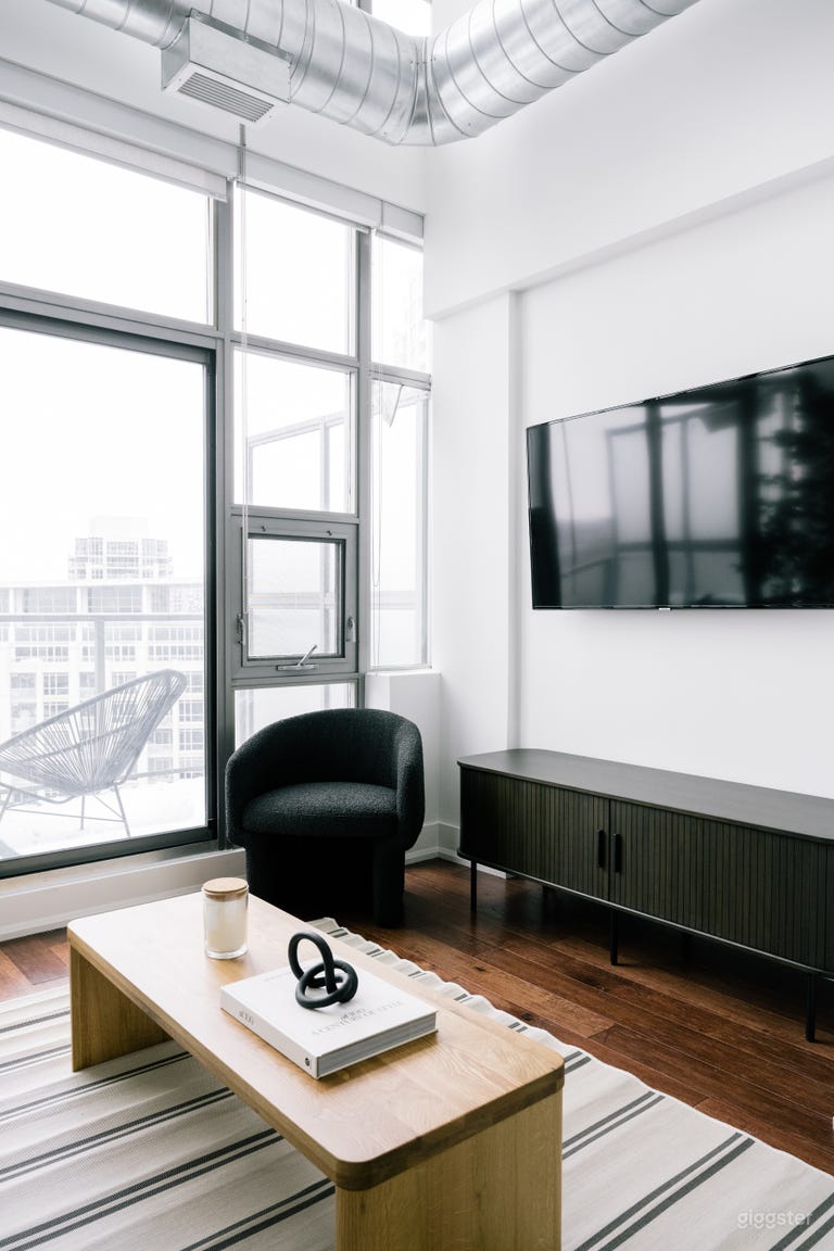  The Velvet Loft | 16ft Ceiling @ Tip Top 