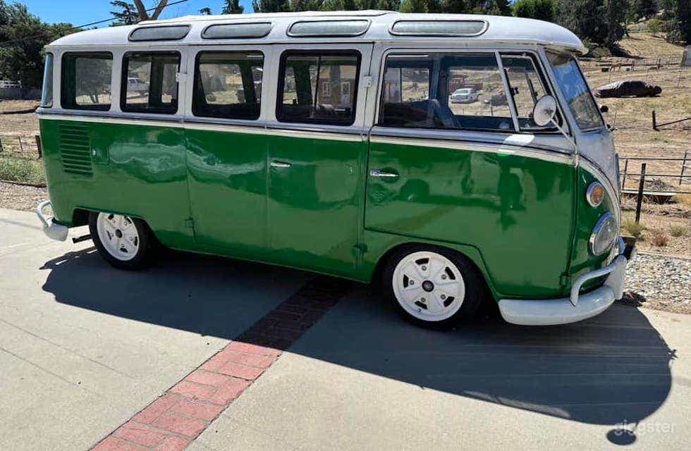 #76,071  Classic 1967 VW Bus  Photo 1
