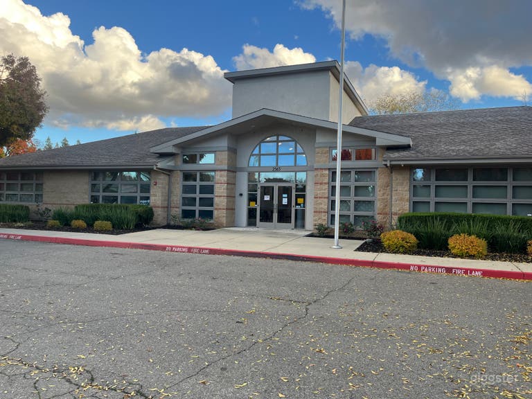  Versatile Outdoor Space for Community Events 