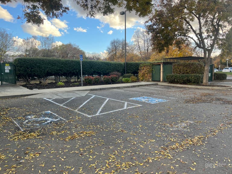  Versatile Outdoor Space for Community Events 