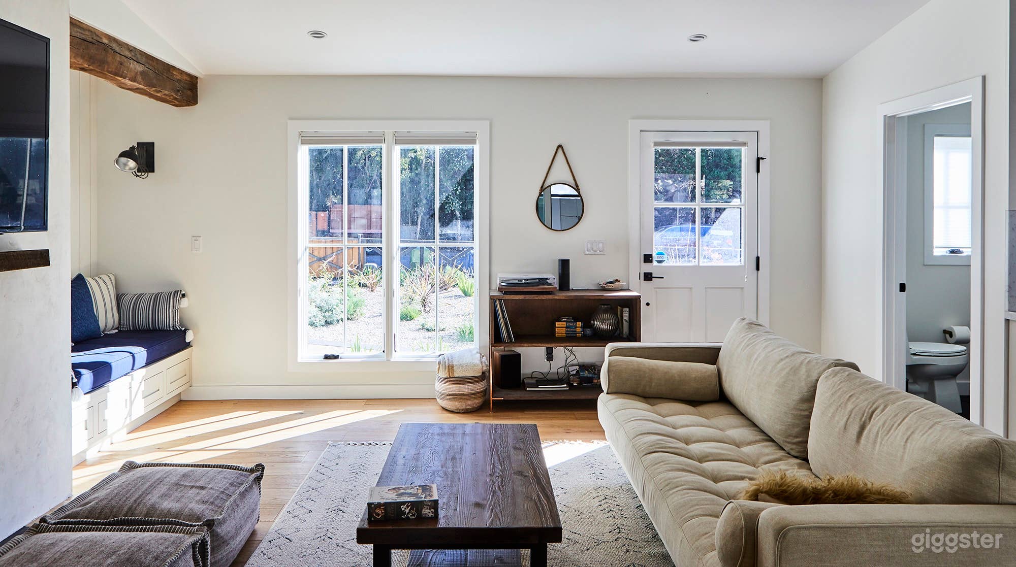 Hollywood Hills Beach Chic Bungalow Photo 2