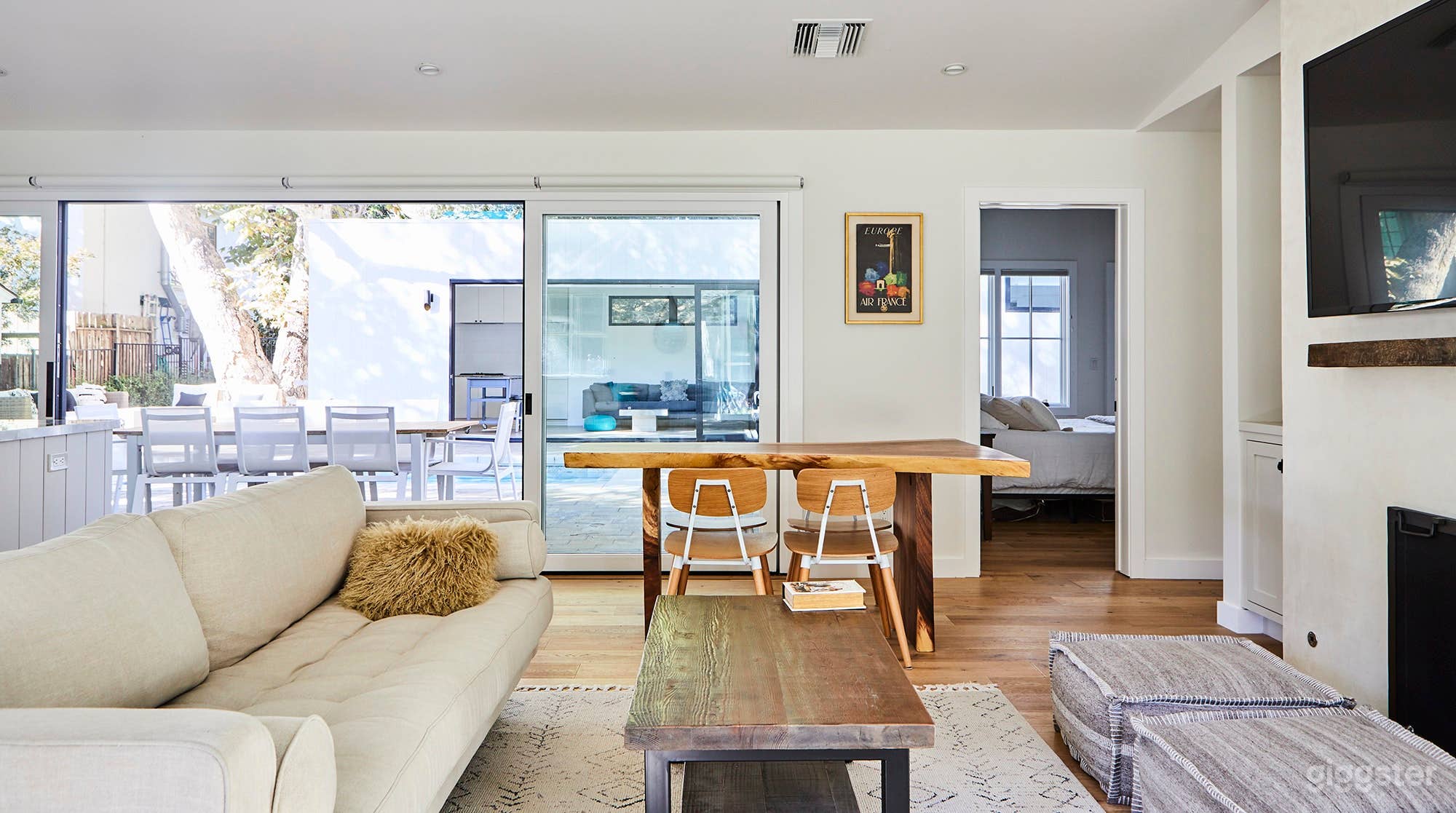 Hollywood Hills Beach Chic Bungalow Photo 3