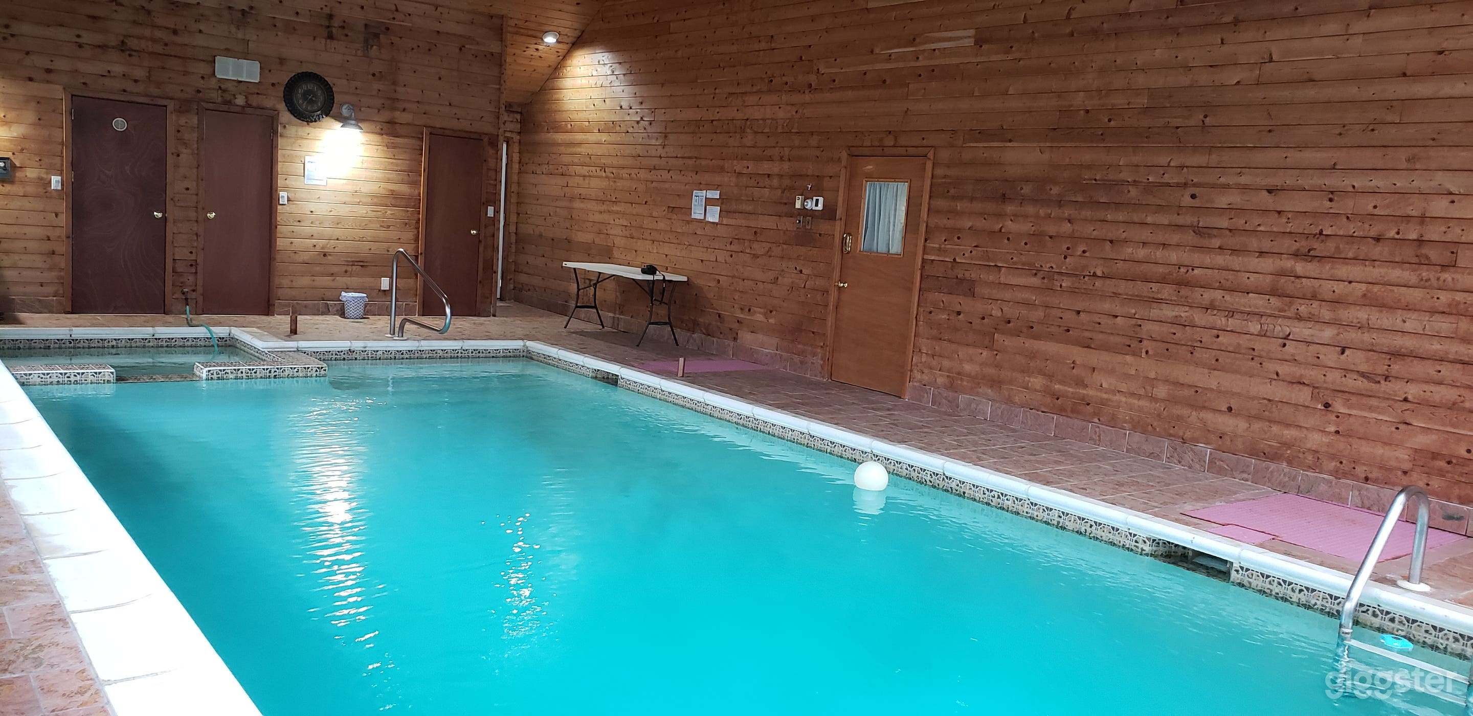 Beautiful Indoor Pool  Photo 3