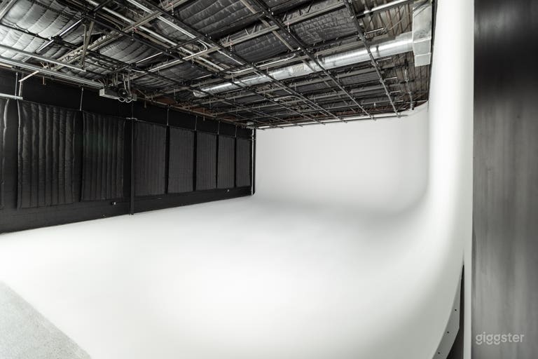  Estudio espacioso de 1300sqft con Cyc Blanco; Video, Foto, 26 Podcast 