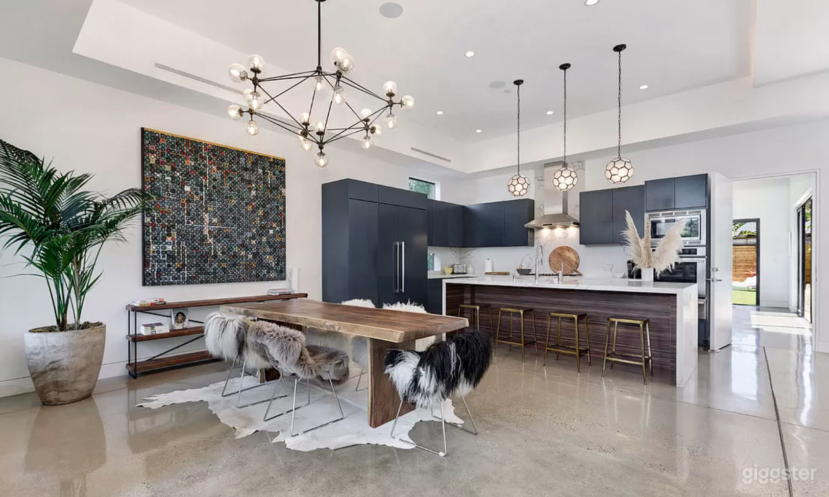 Contemporary Venice House with pool and views Photo 1