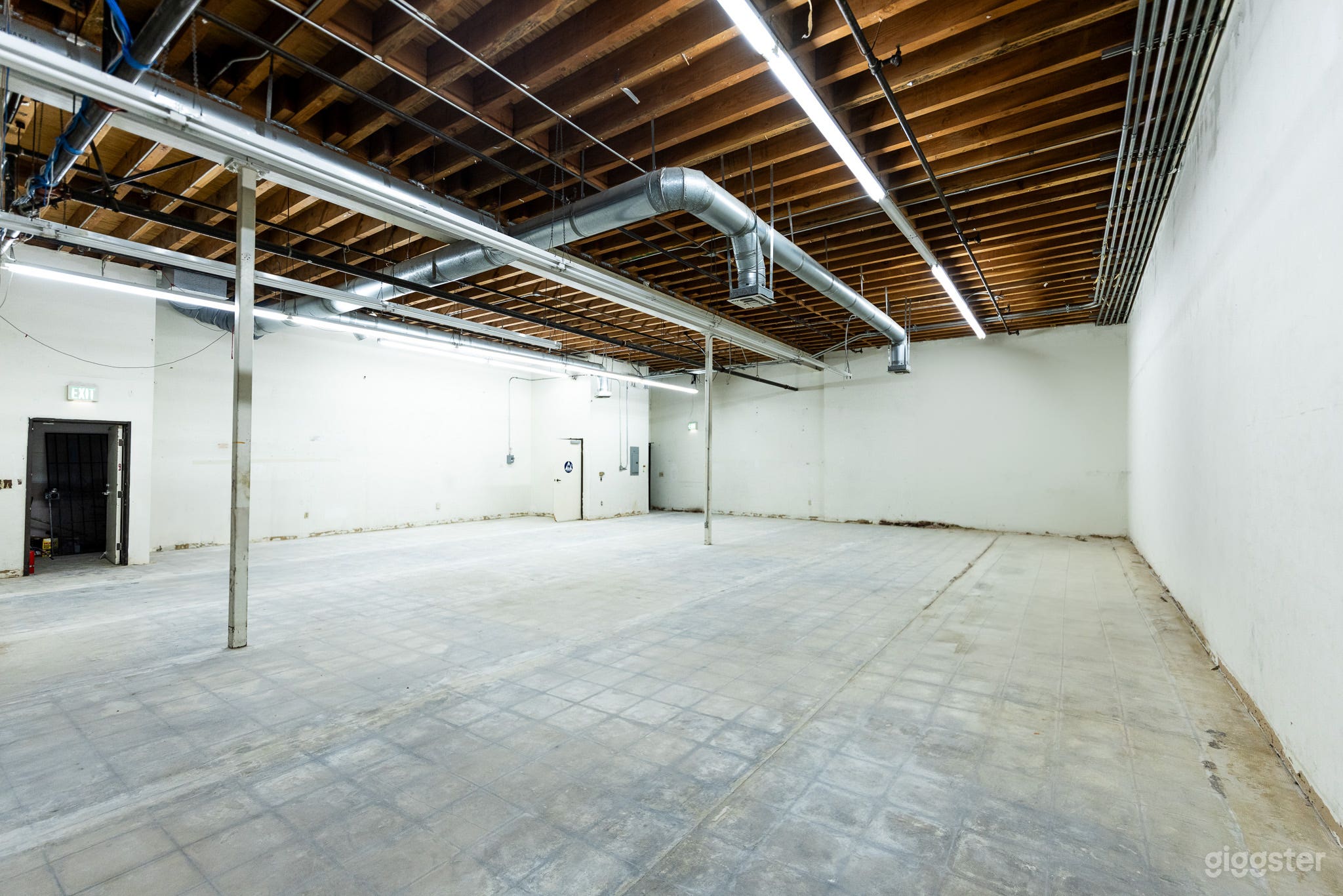 DTLA BLANK CANVAS PHOTO FILM STUDIO Photo 4