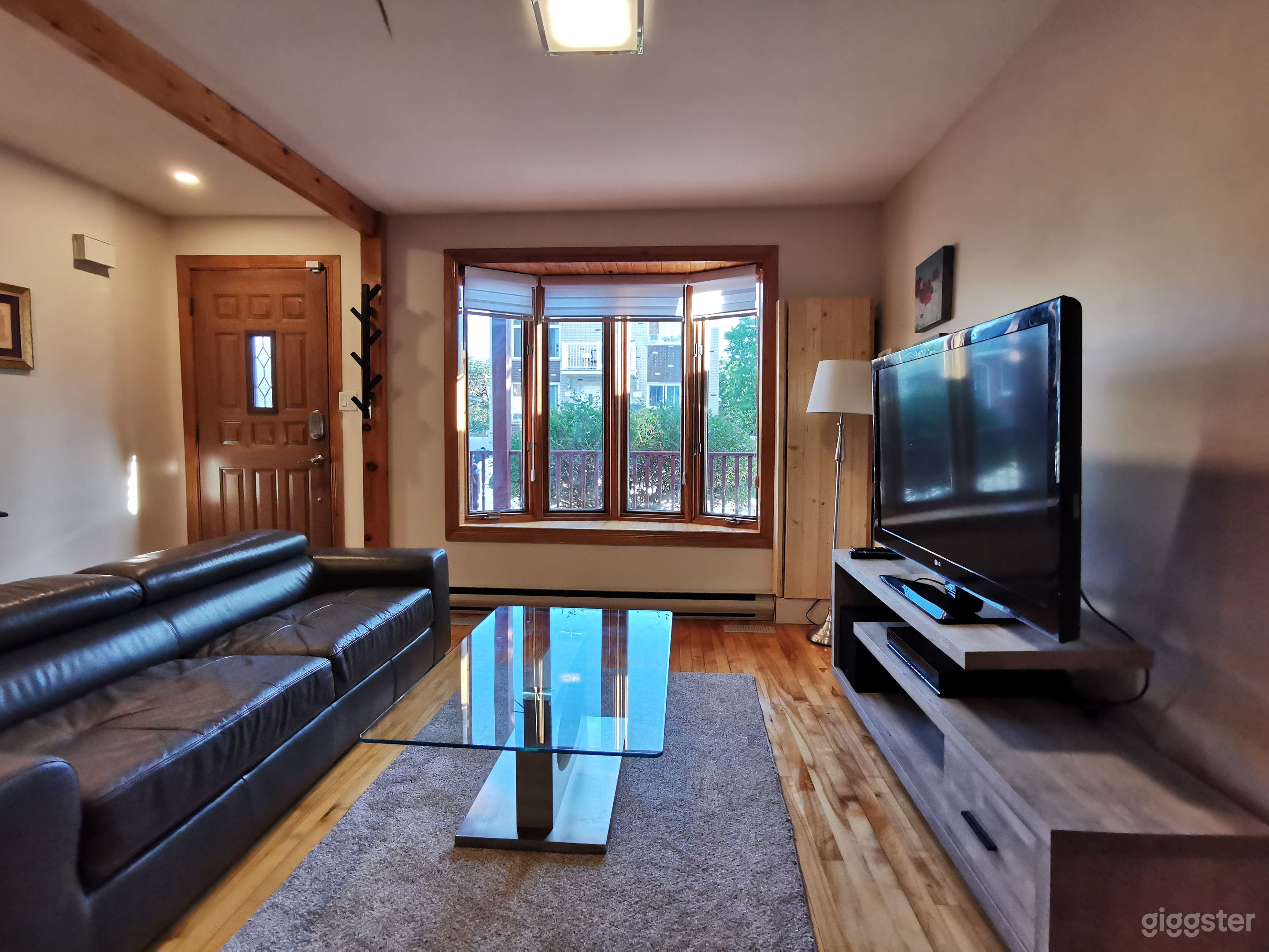 Living room wood bay window