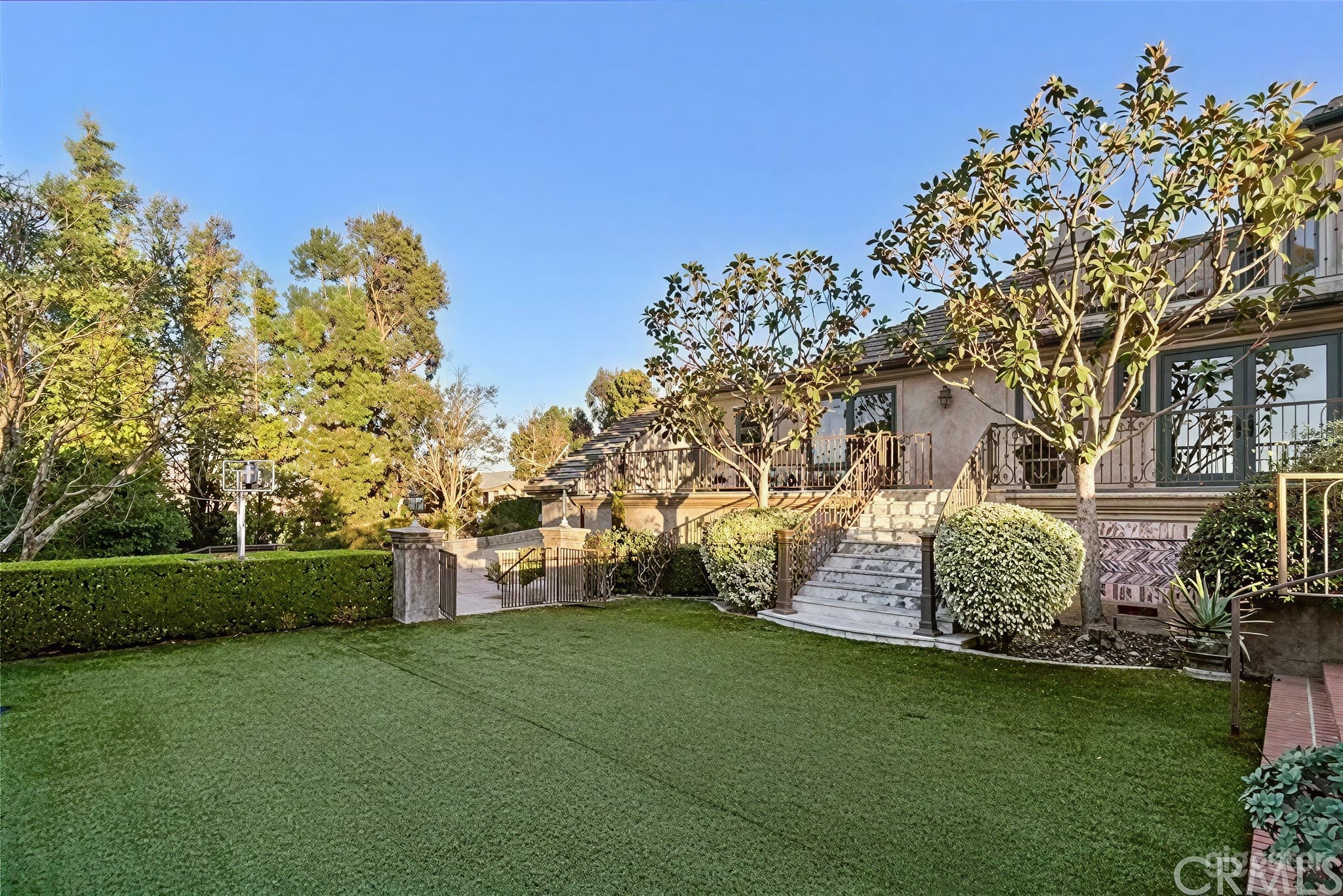 Private European Estate in North Tustin Photo 4