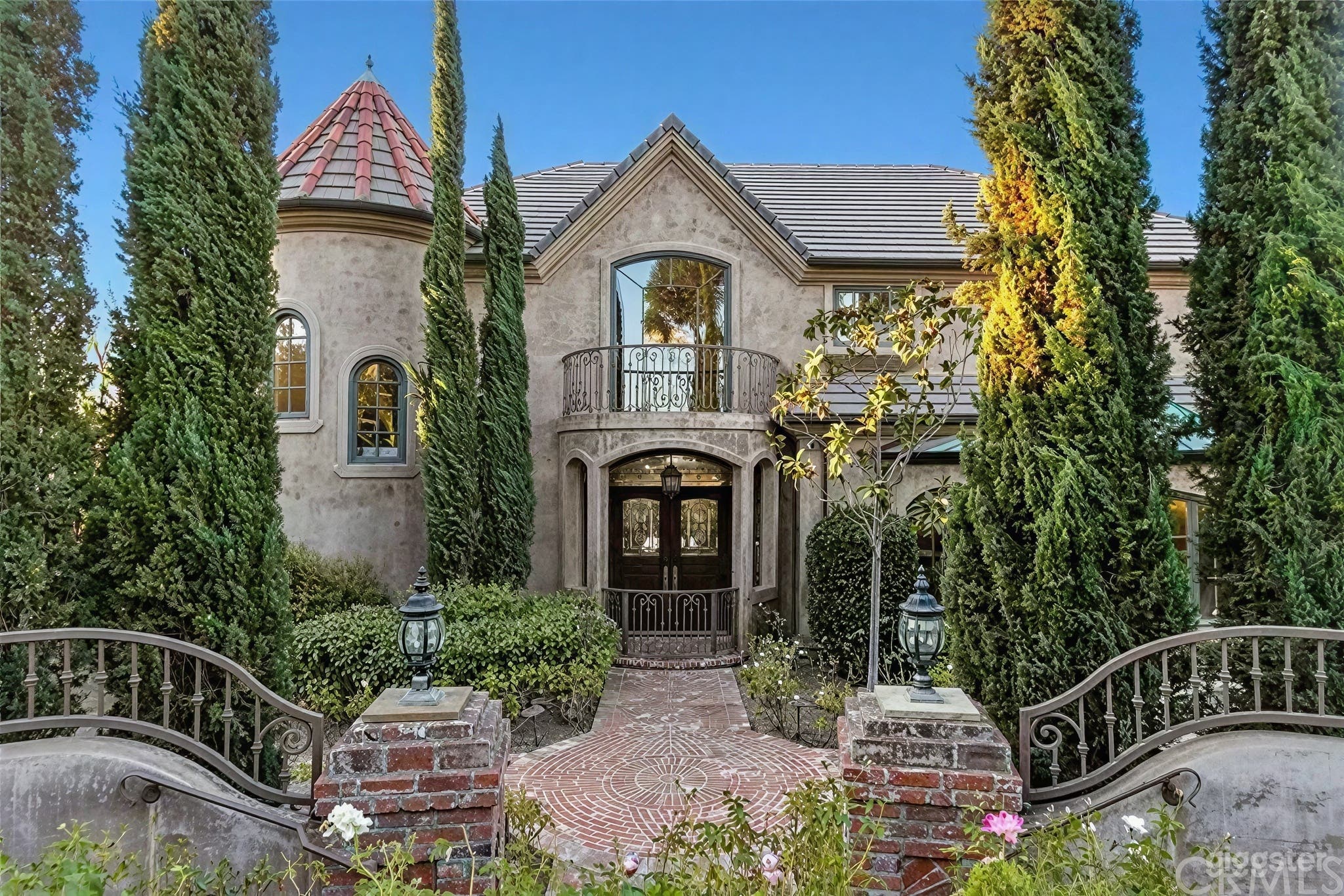 Private European Estate in North Tustin Photo 2