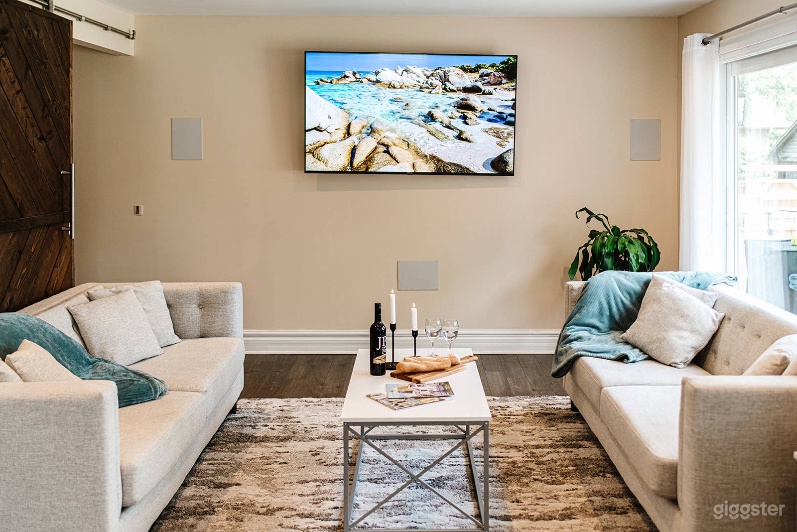 Hamilton Luxurious Beach Oasis with large backyard Photo 1