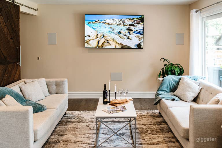  Hamilton Luxurious Beach Oasis with large backyard 