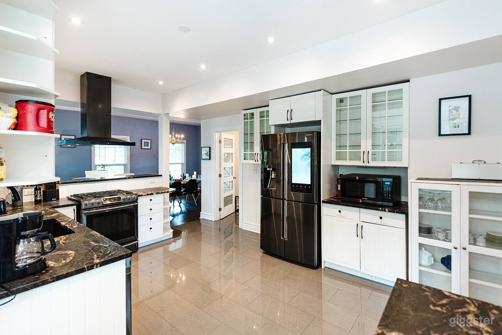 Hamilton Luxurious Beach Oasis with large backyard Photo 4