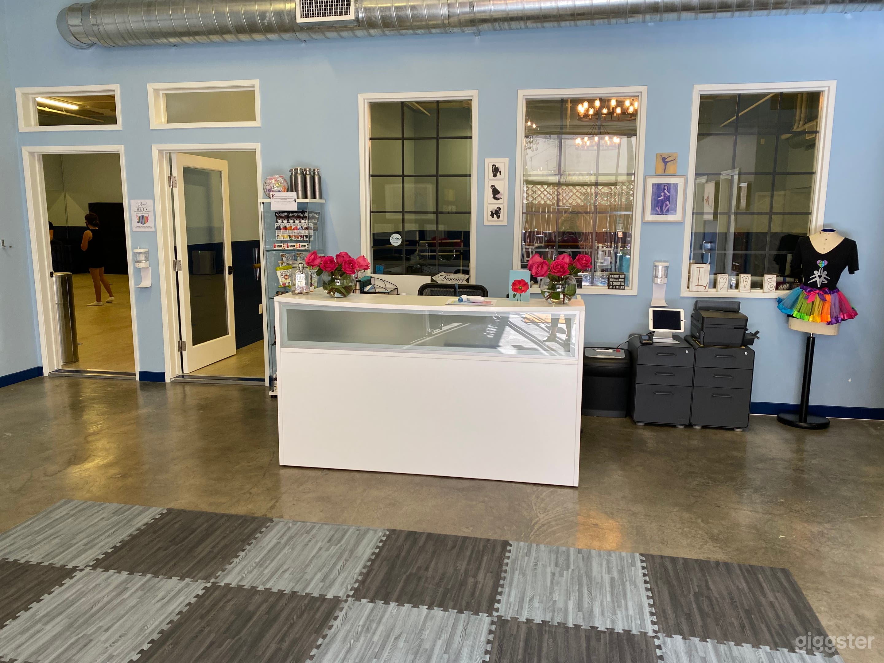 Beautiful newly remodeled dance/fitness/yoga space Photo 2