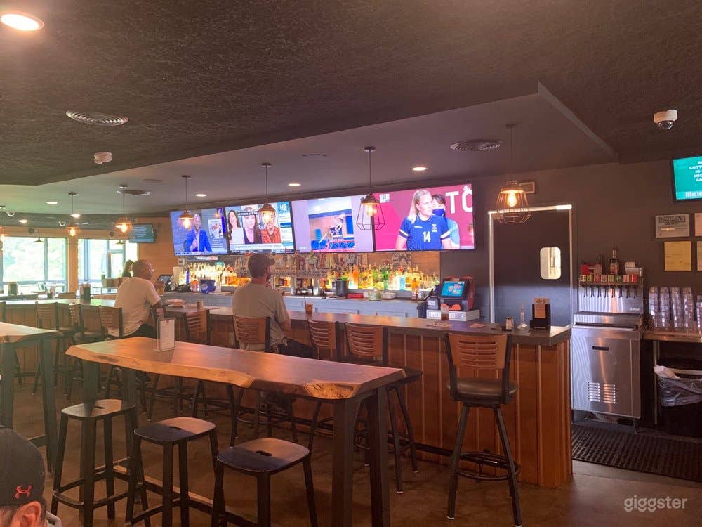 Upstairs Restaurant Event Space Photo 2