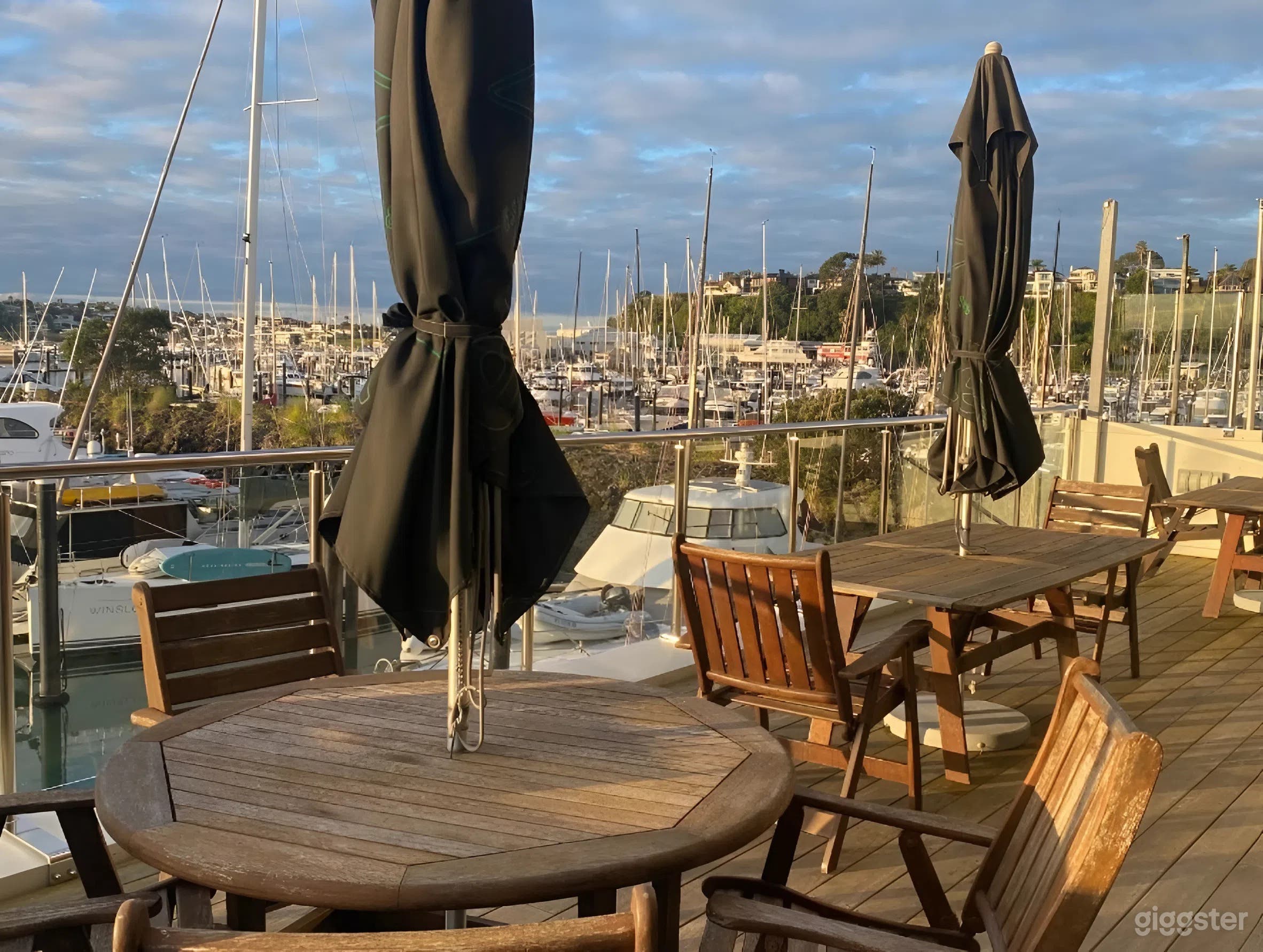 Percy Jones Memorial Lounge - Waterfront with Marina  Views Photo 4