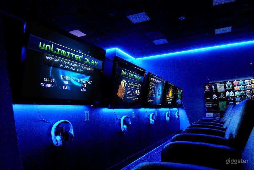 Premium Social Gaming Lounge Photo 3