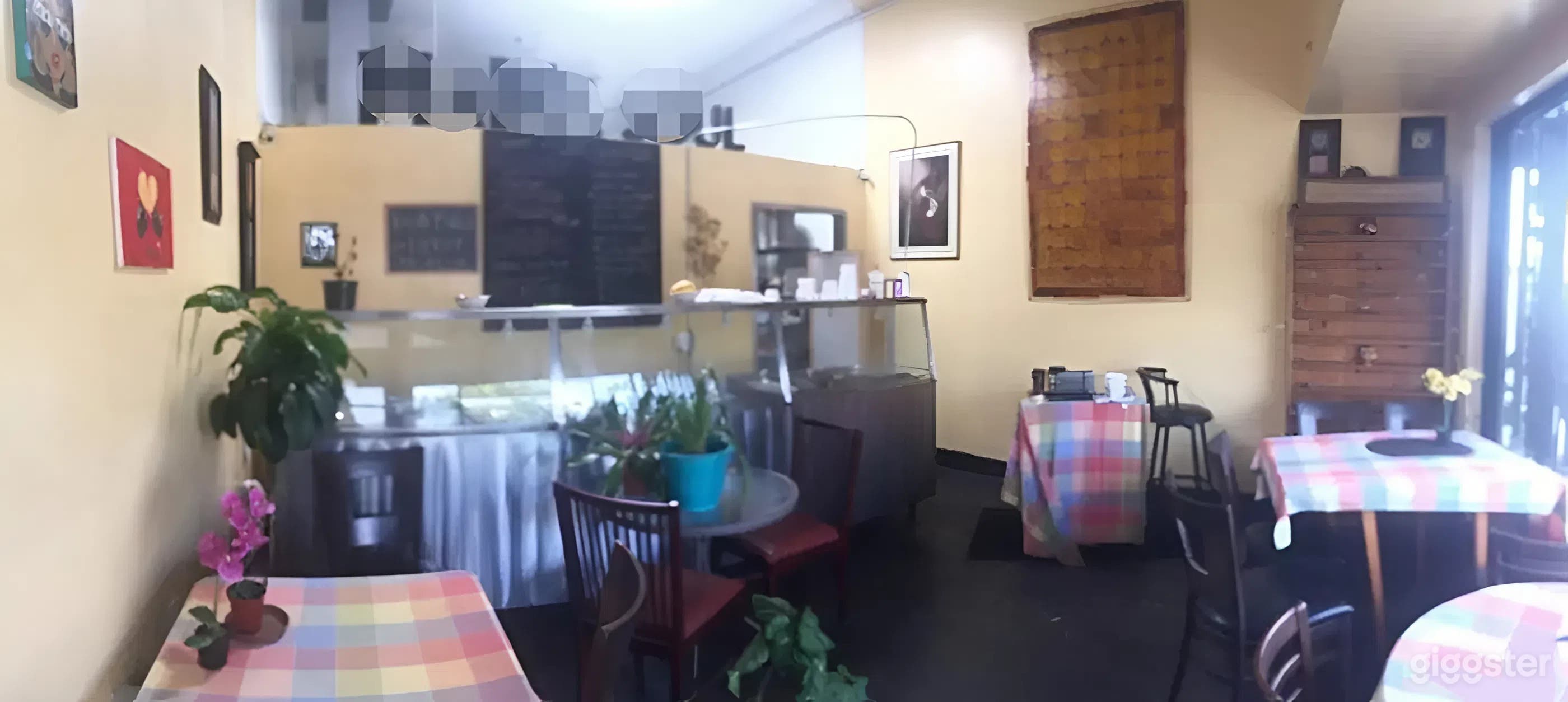 Cozy Restaurant & Dining Space Photo 3