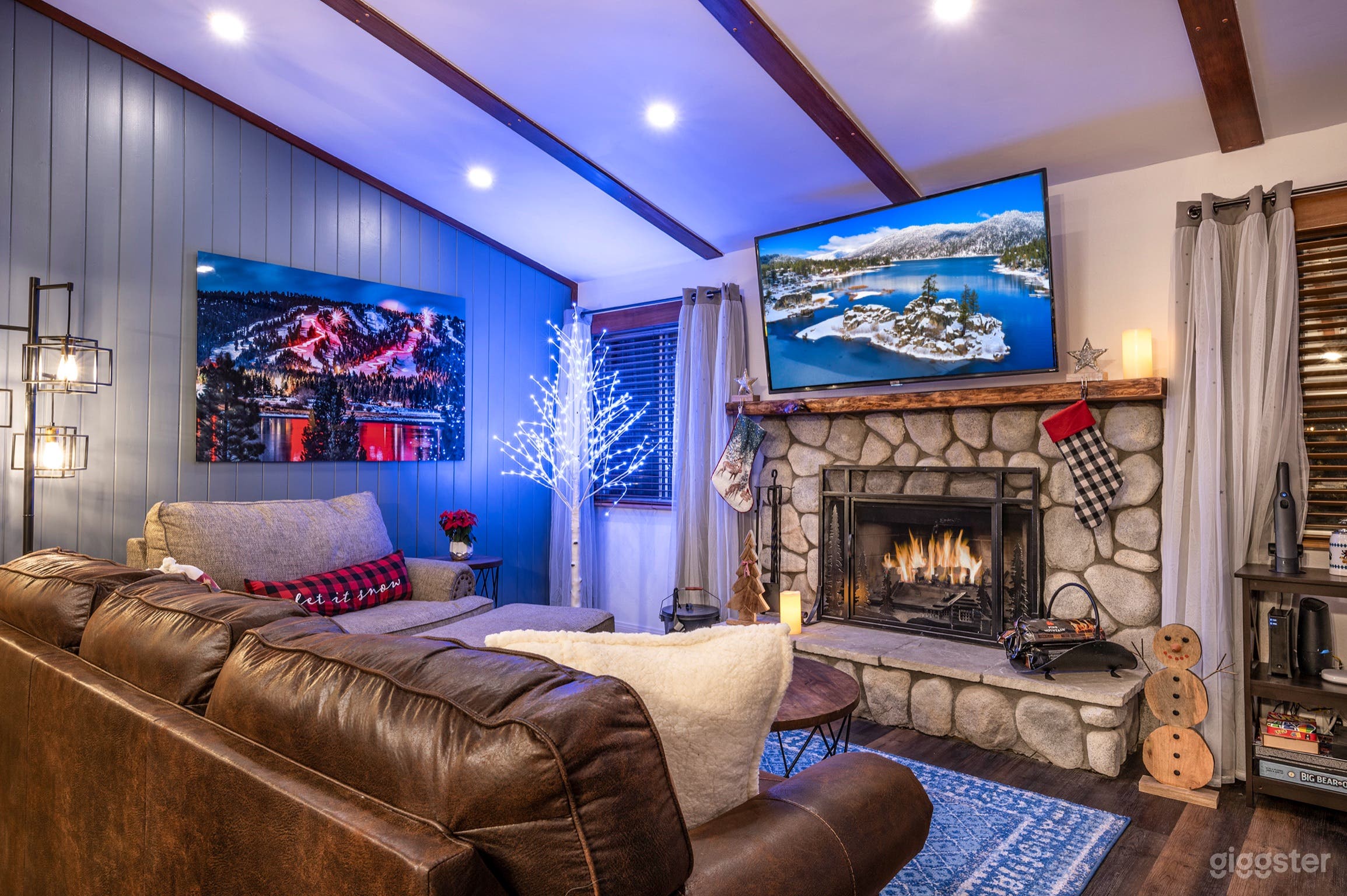 We tried to set the scene for a warm, cozy living room even though it was 30º outside. 