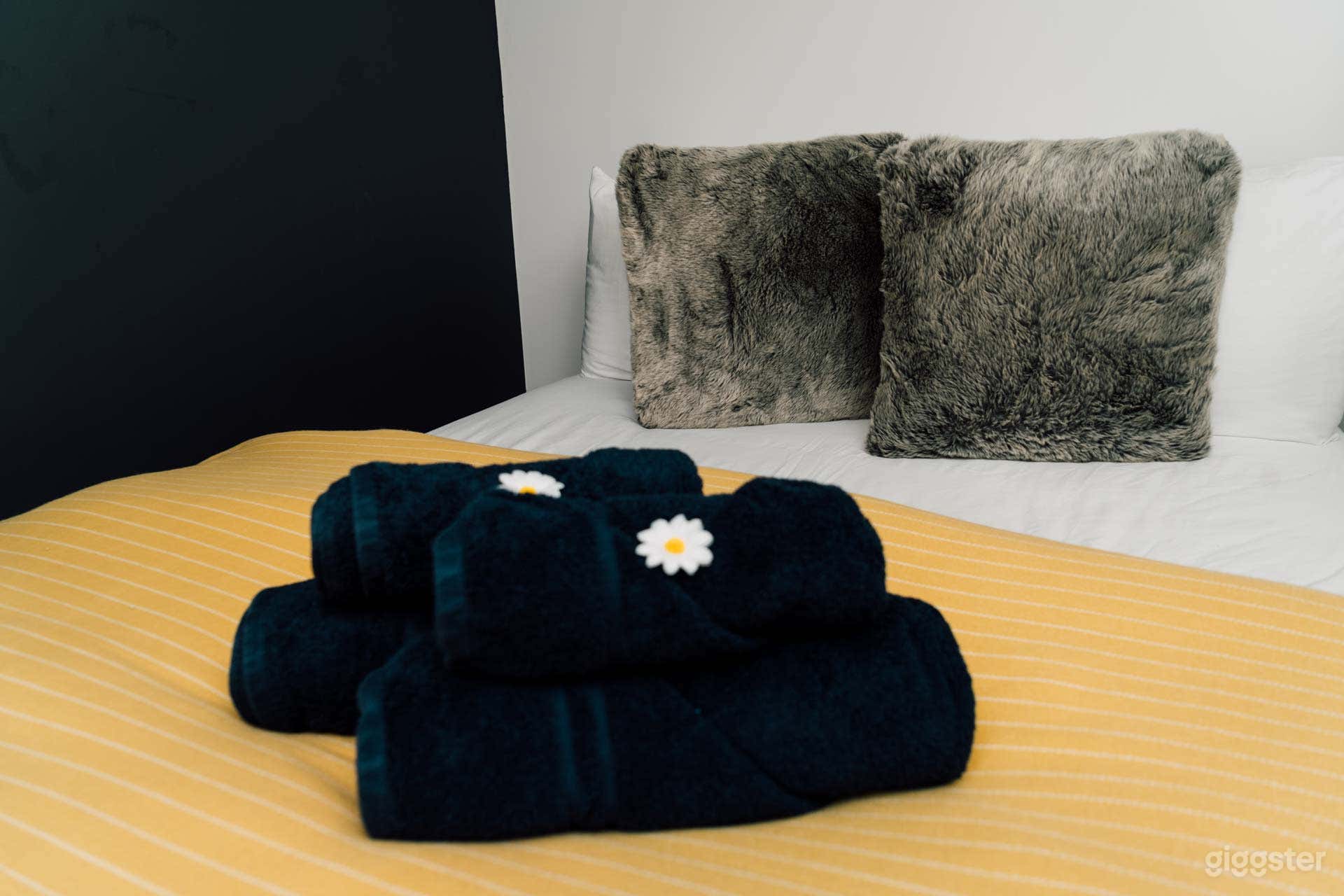 2 Bedroom Deluxe Apartment in Central Derby (Good for 6 people) Photo 4