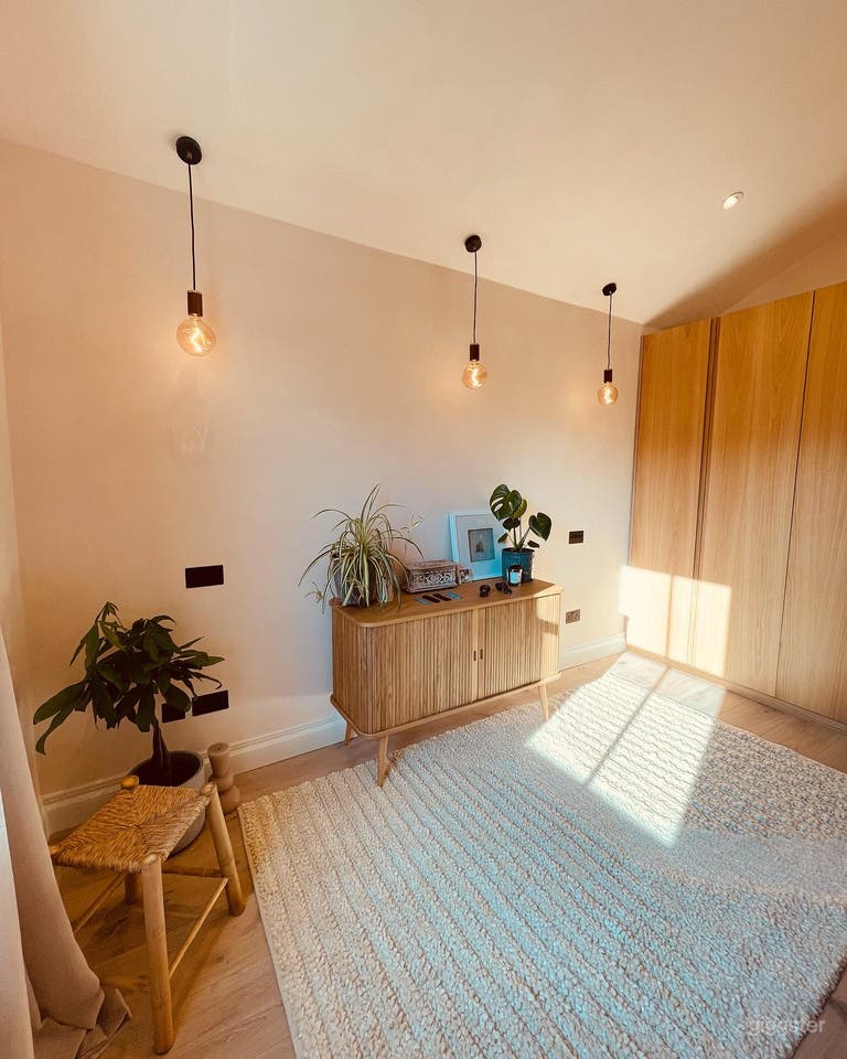  Bedroom - limewash walls 