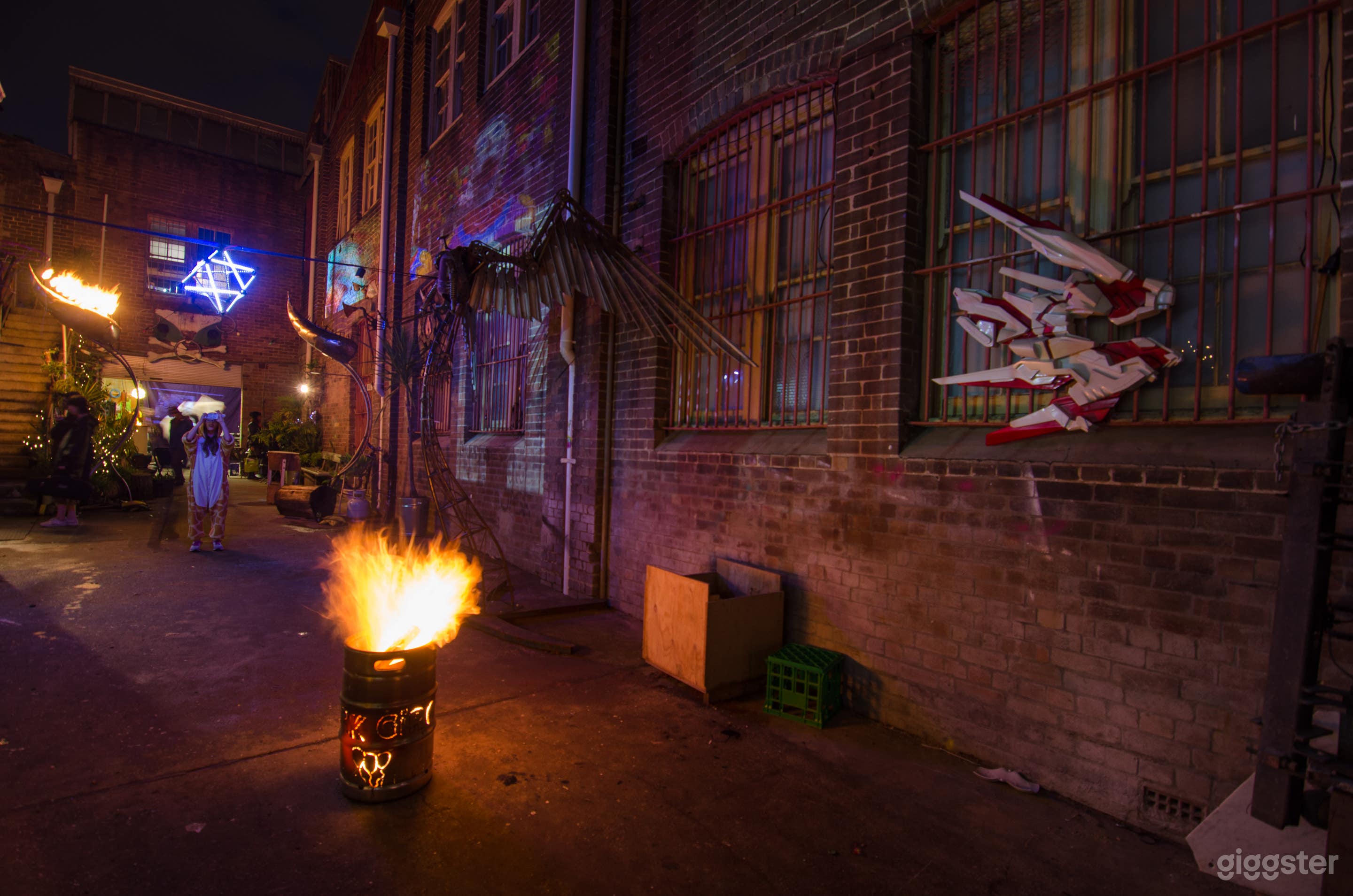 Creative industrial warehouse space for locations and events Photo 3
