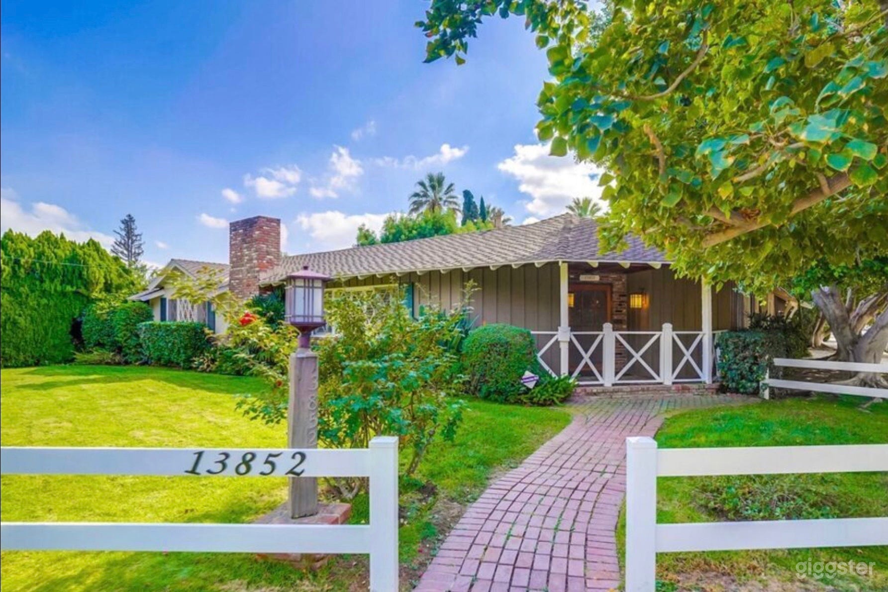 Mid-Century Ranch House with lush lawn and pool  Photo 4