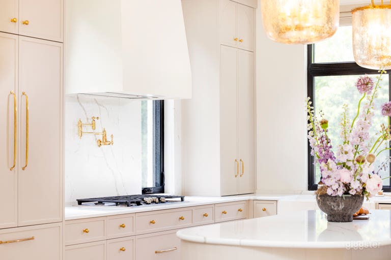  Luxury Ravine Home with Chef Kitchen & Forest Views 