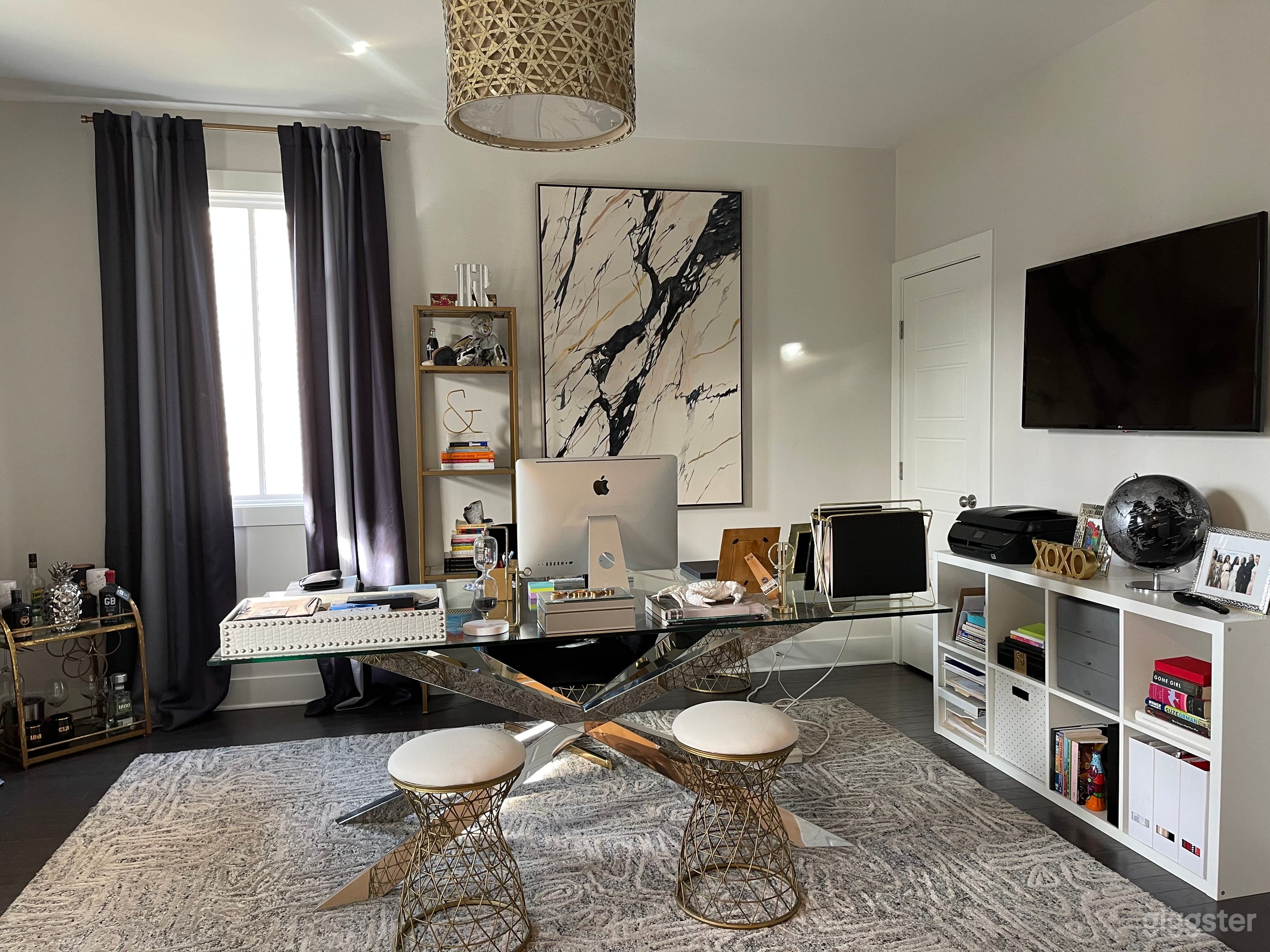 Expertly Decorated Midtown Lighthouse Photo 4