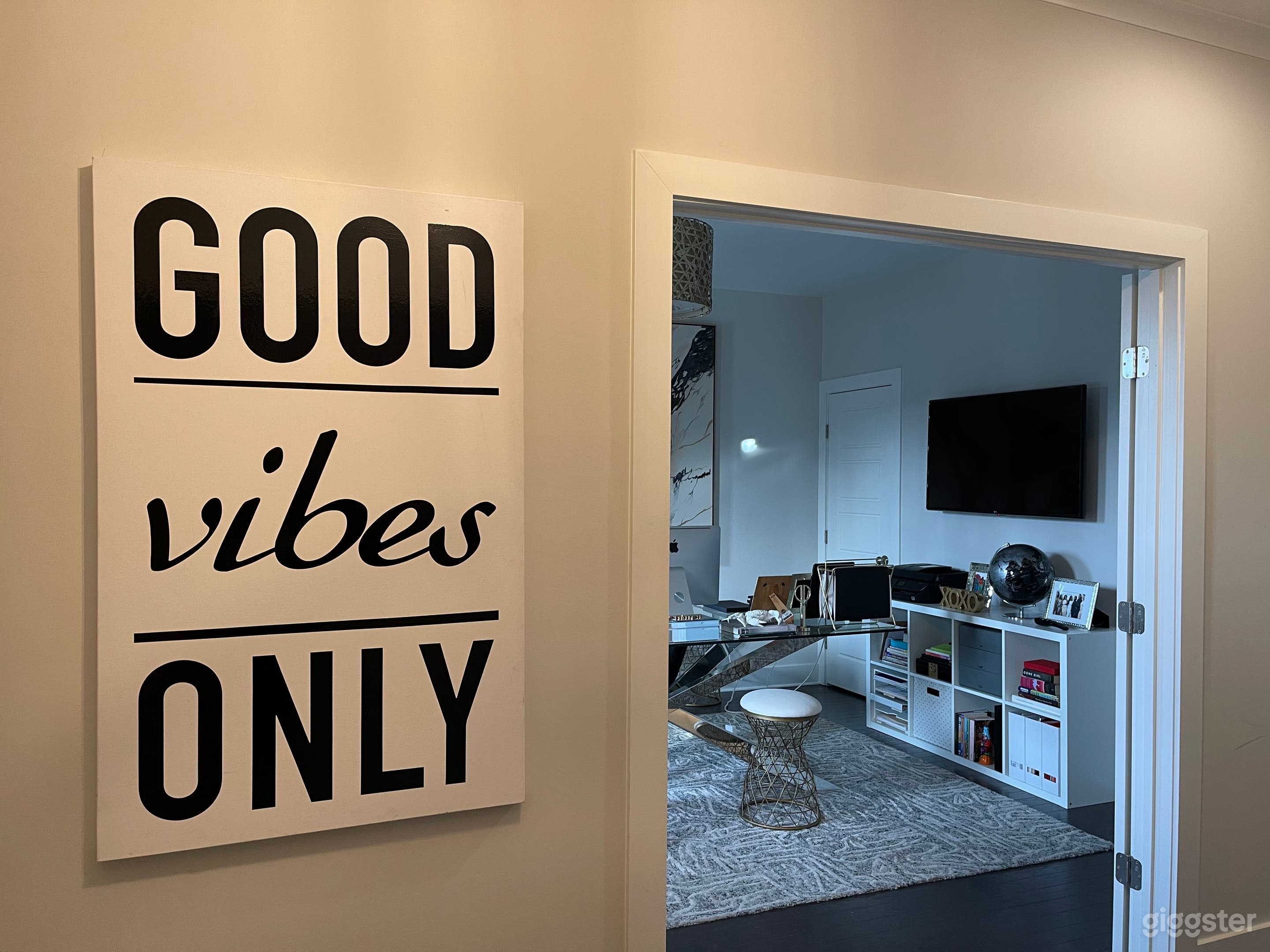 Expertly Decorated Midtown Lighthouse Photo 3