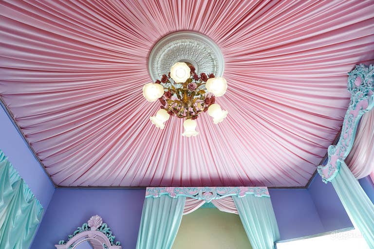  Dreamy pink Dollhouse 