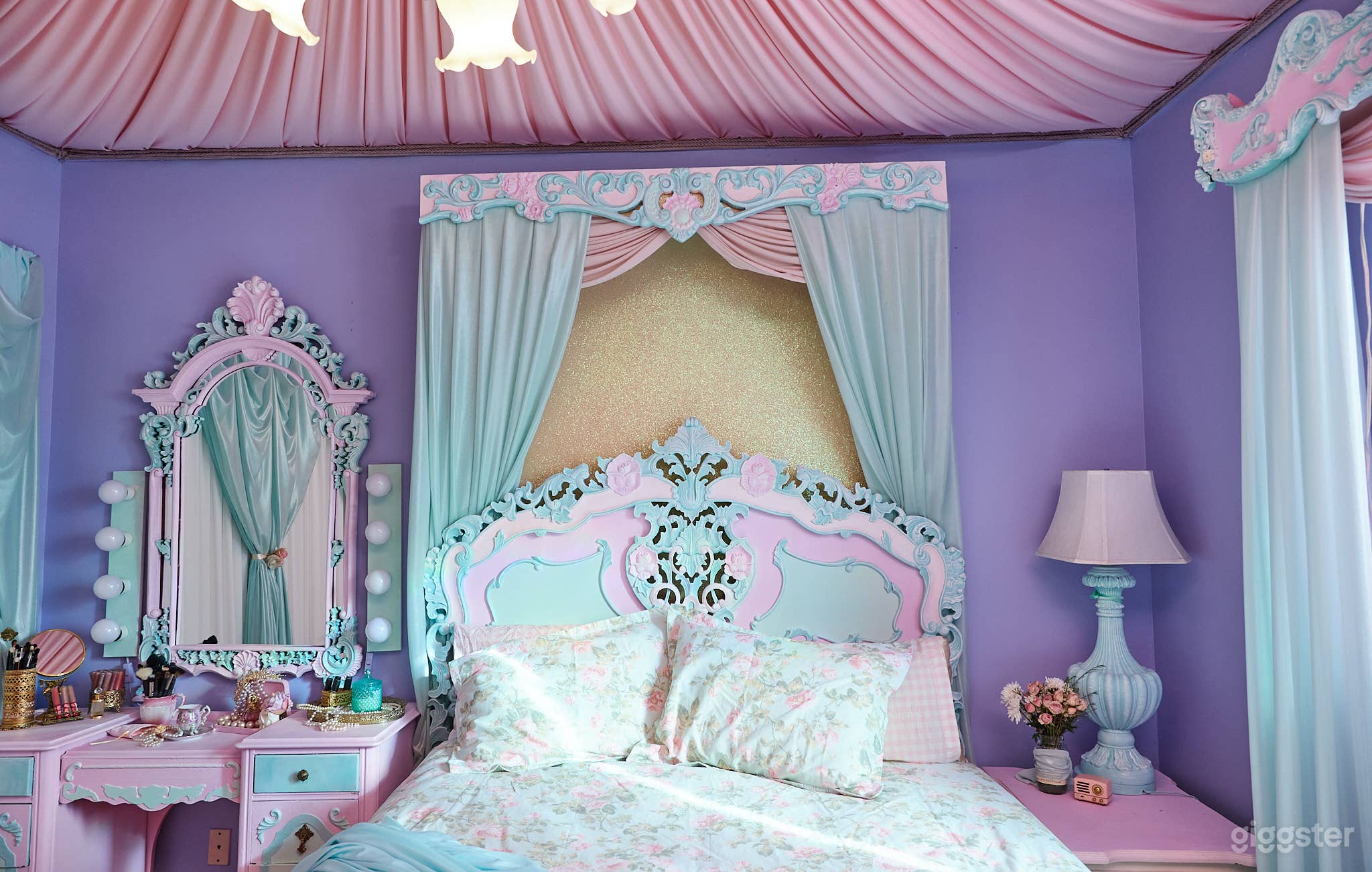 Dreamy pink Dollhouse Photo 3