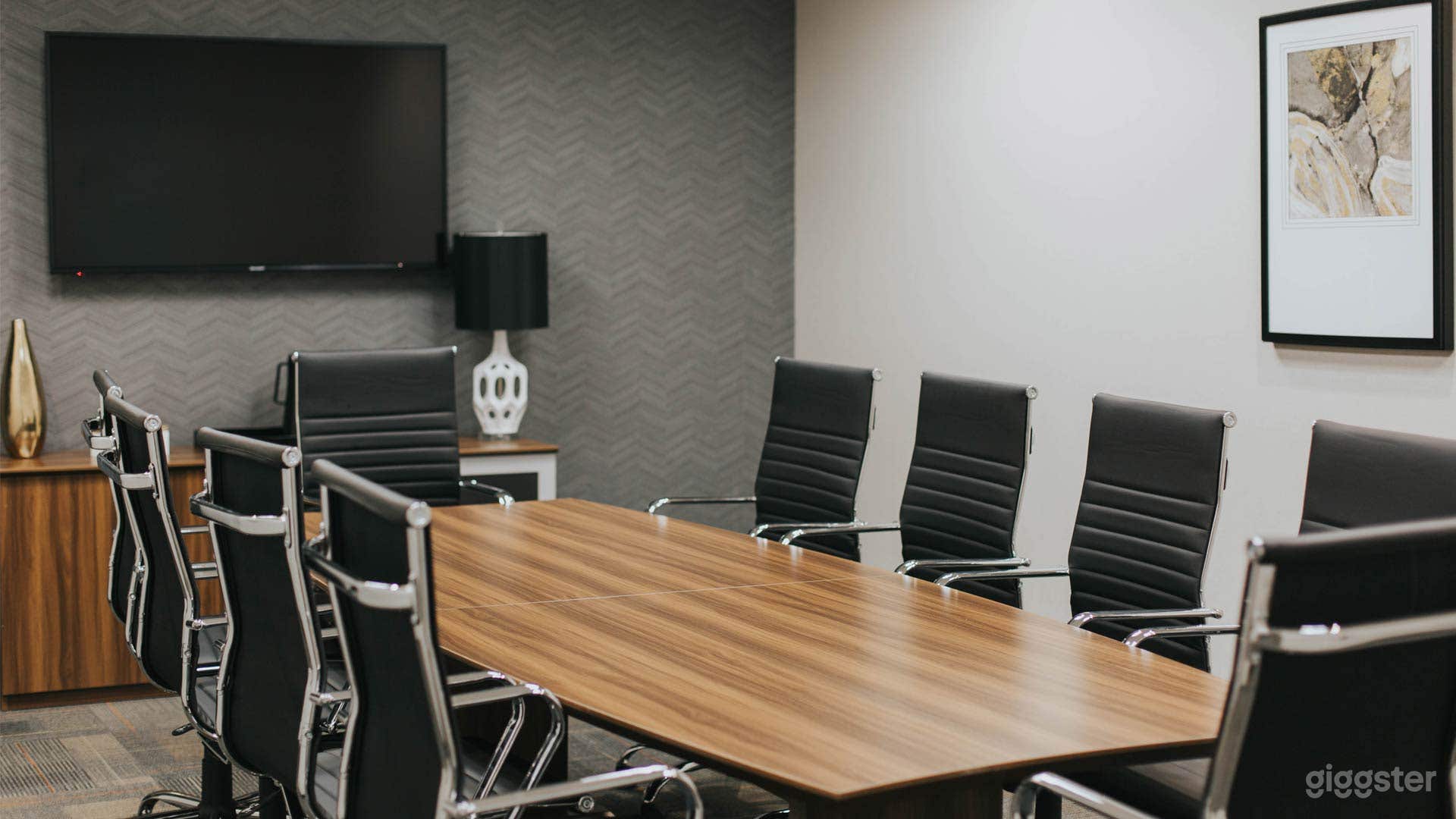 Fully Equipped 10-Person Meeting Room at Riverside Photo 1