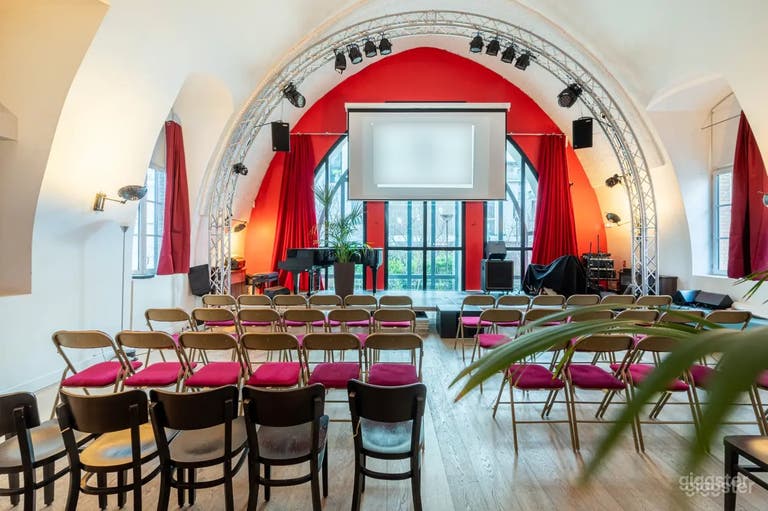  Elegant Event Space in Paris 