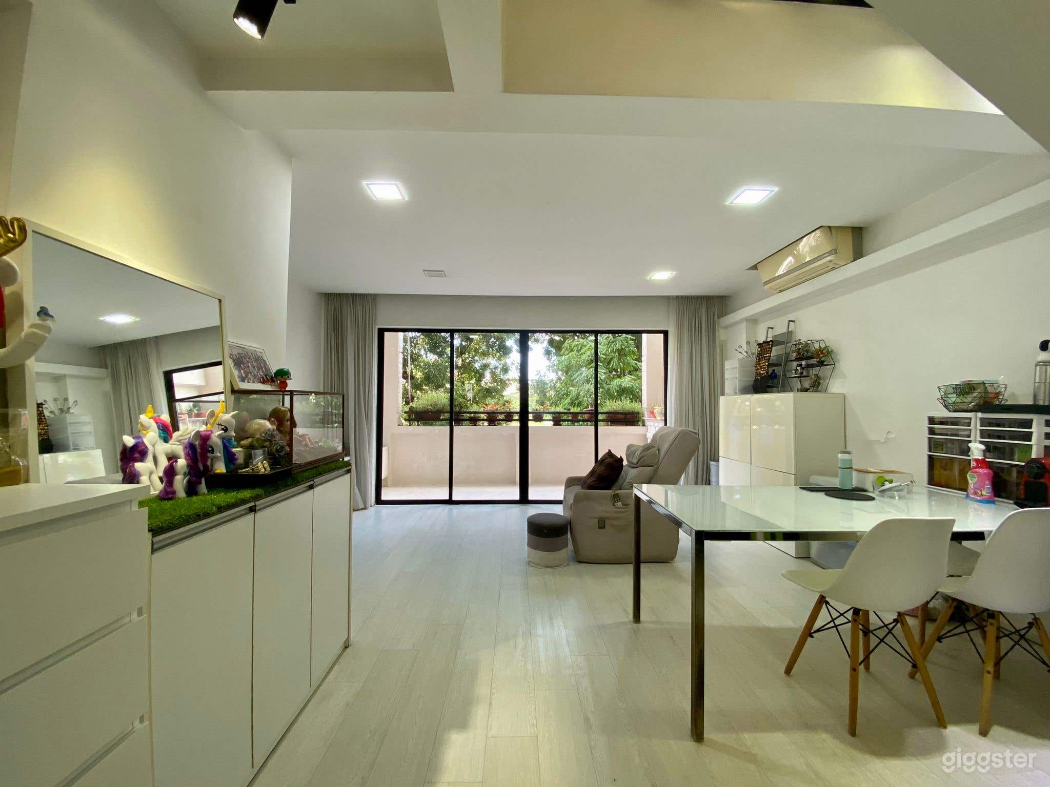 Monochromatic Scandinavian HDB EM Photo 1