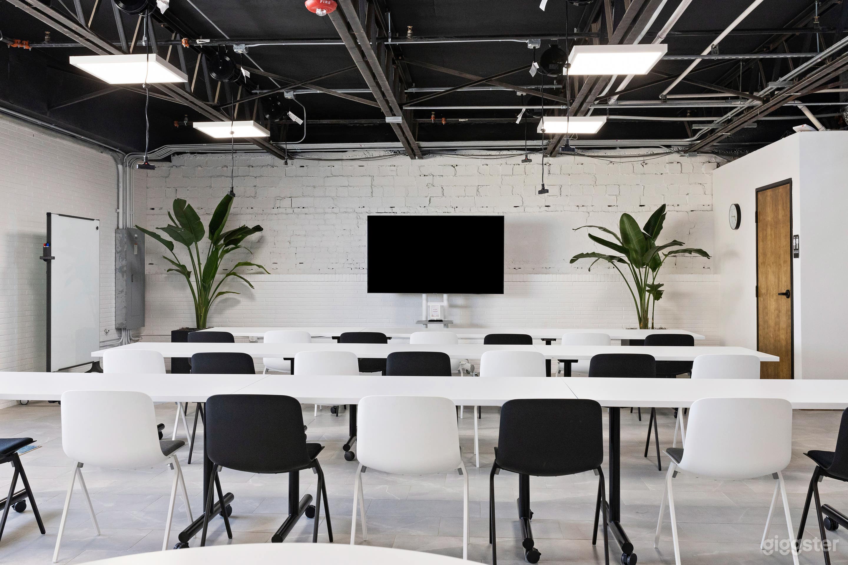 Urban Terrace Event Space - Indoor and Outdoor Photo 4