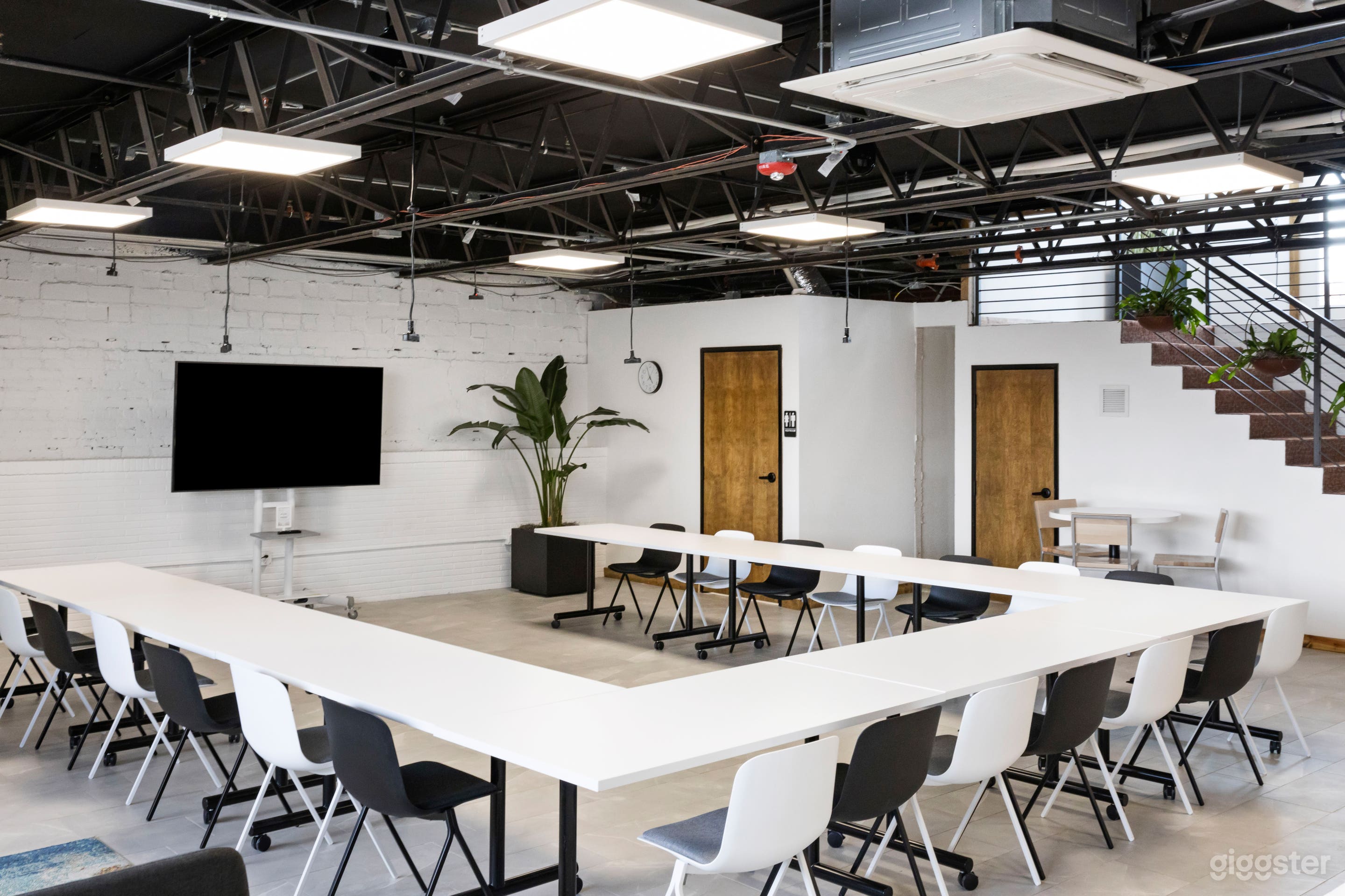 Urban Terrace Event Space - Indoor and Outdoor Photo 3