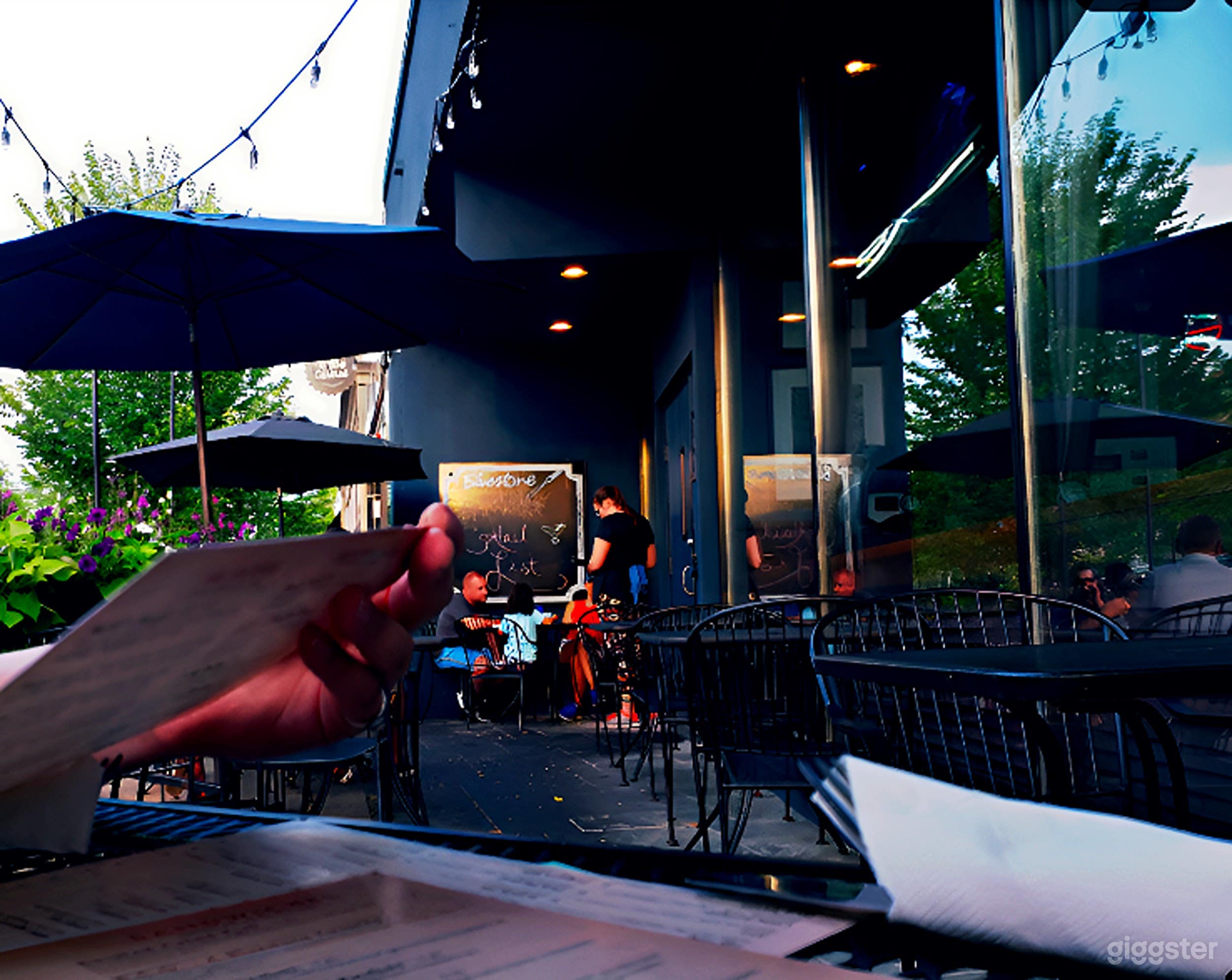 Atmospheric Outdoor Dining in Evanston Photo 4