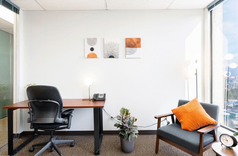  Bright & Private Therapy Room 