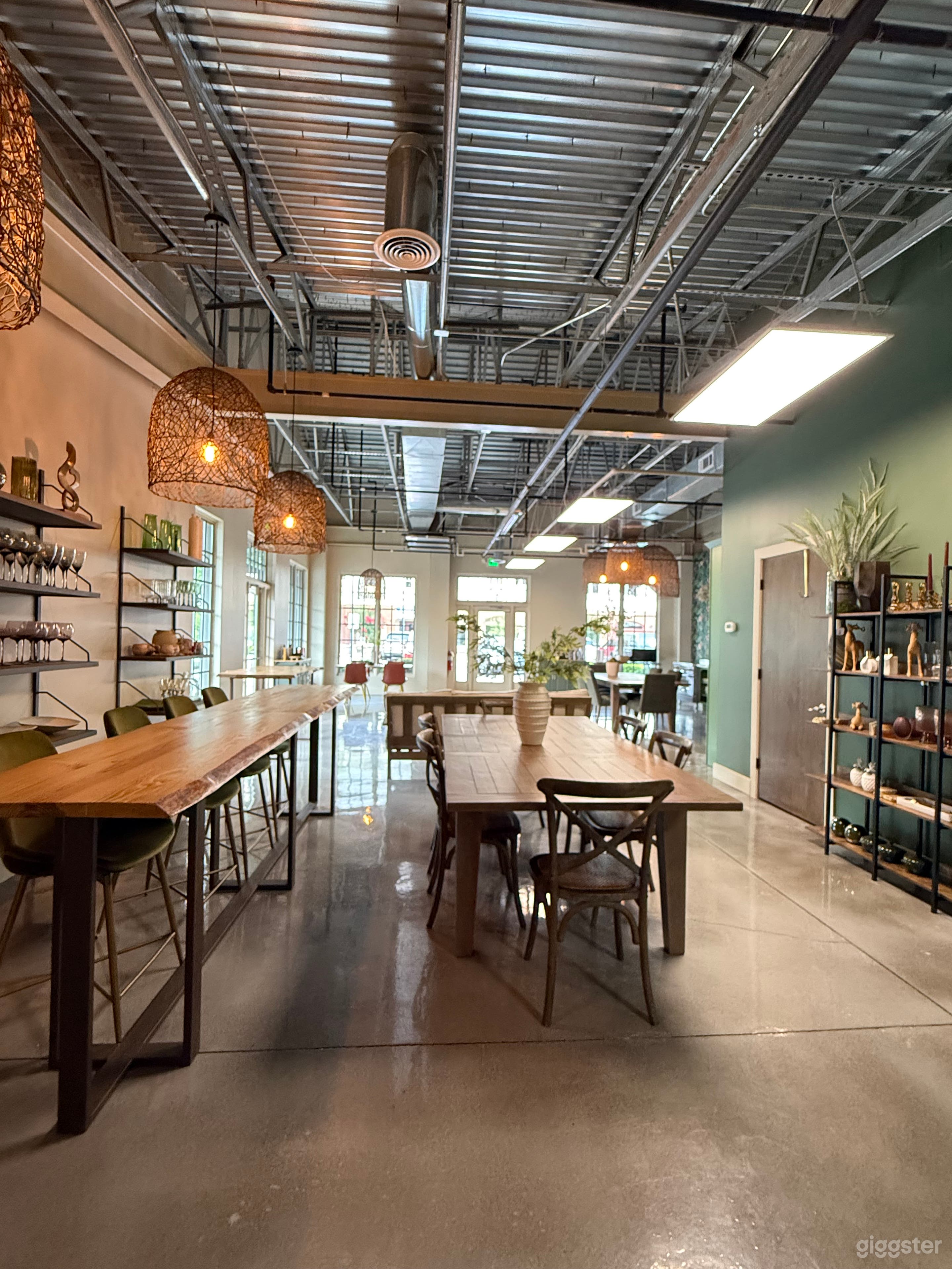 Beauty Blossoms on the Table Photo 3