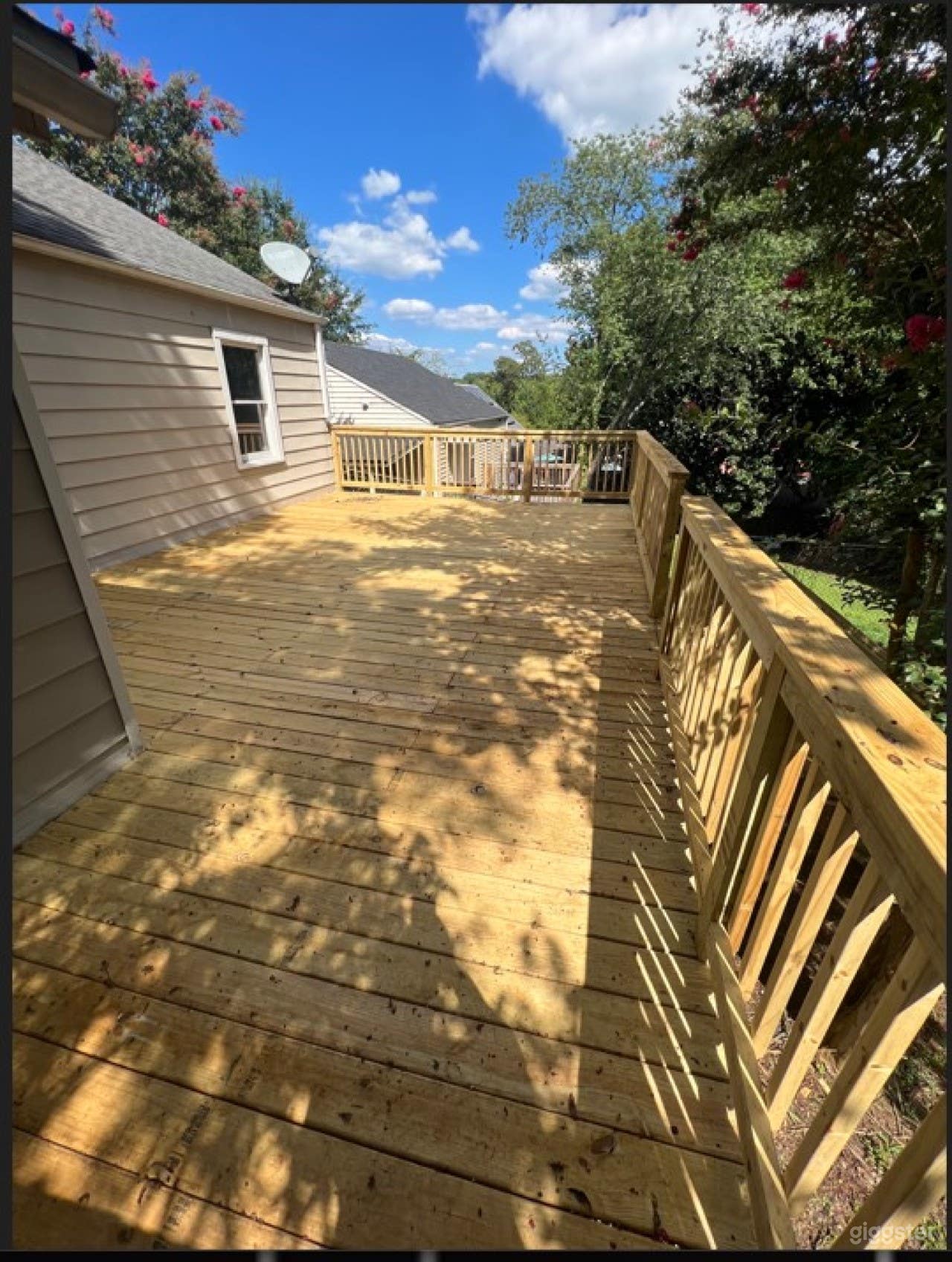  Spacious Deck: A Creative Haven for All Occasions Photo 1