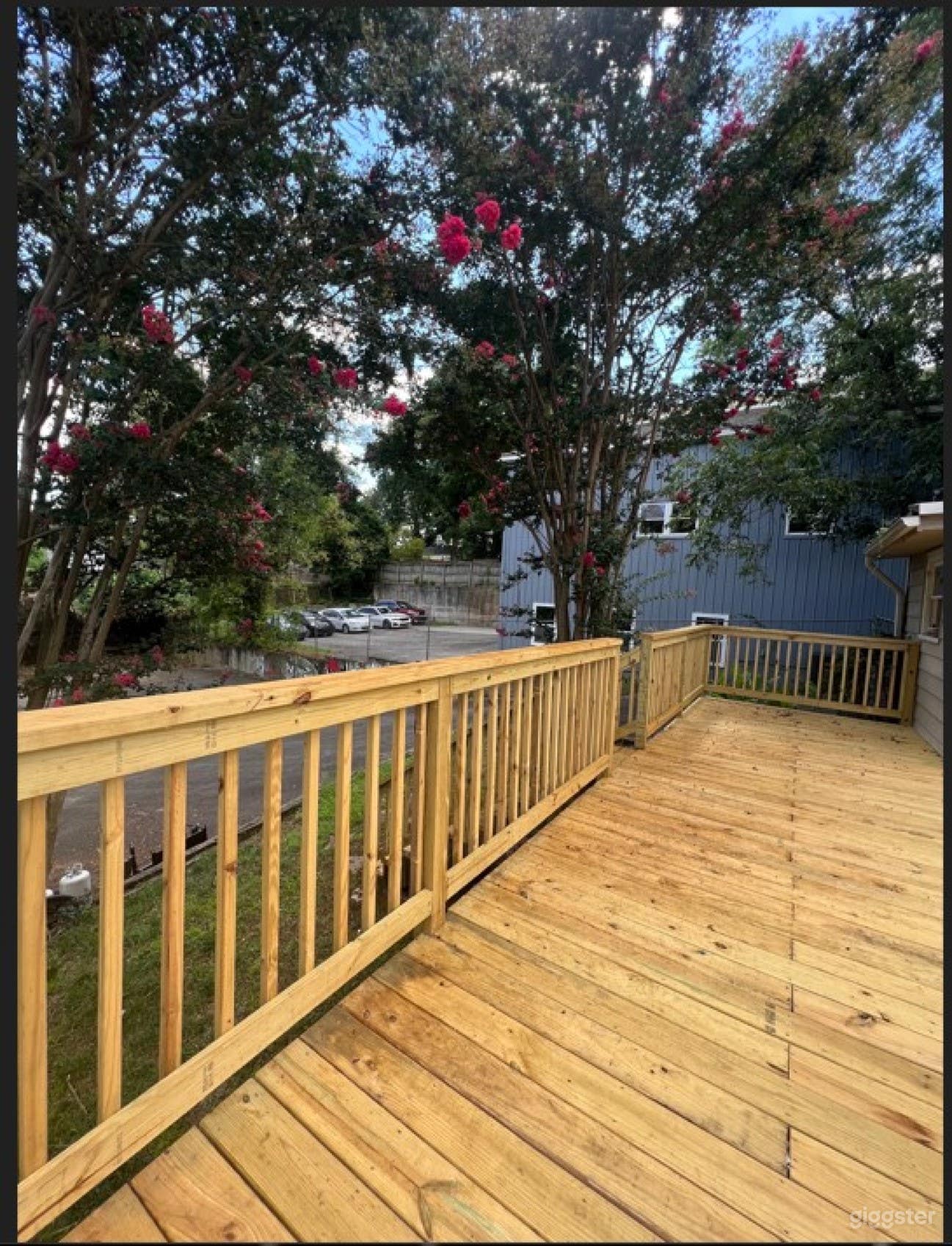  Spacious Deck: A Creative Haven for All Occasions Photo 3