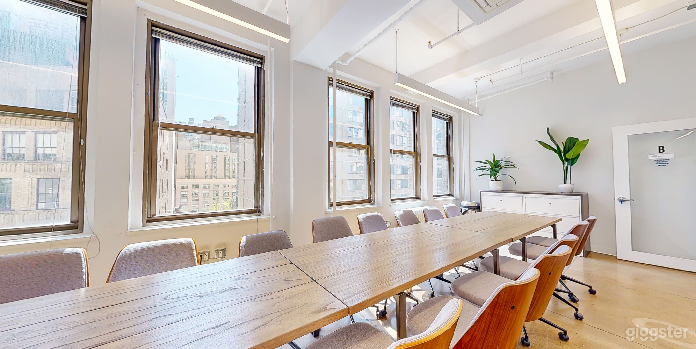 Meeting Room - Studio 1403 B Photo 4