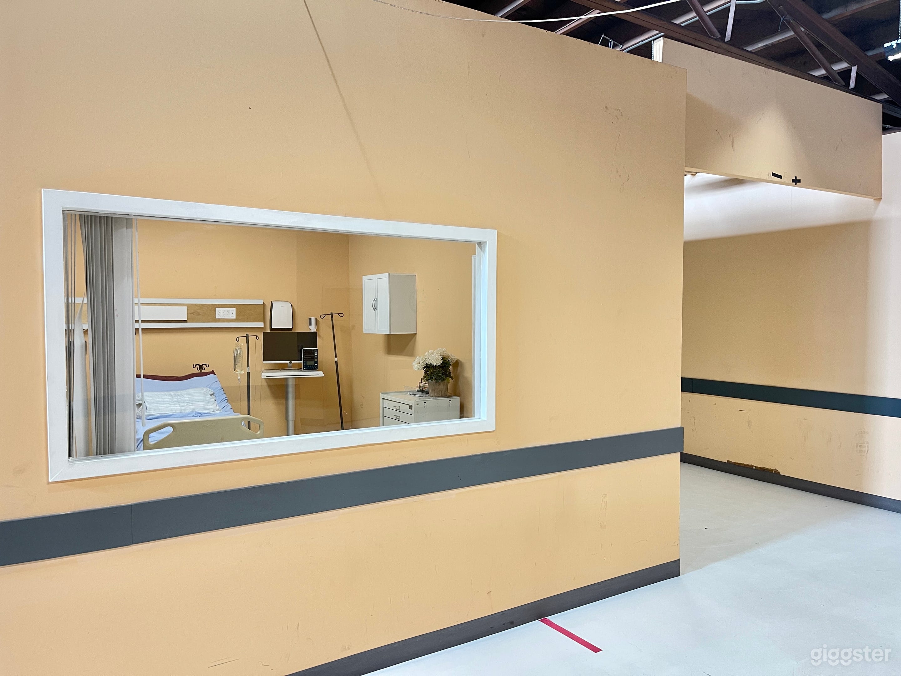 Hospital Standing Set Patient Room Lobby Elevator Photo 3