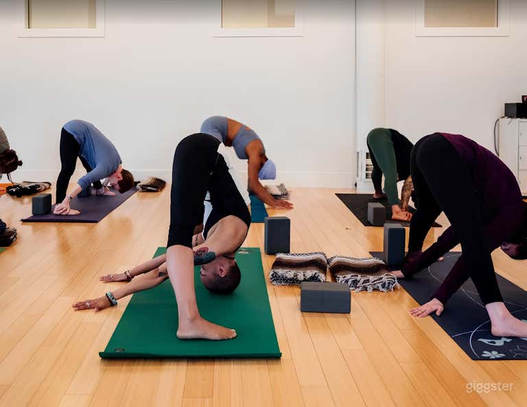  Minimal, Spacious, Light Filled Yoga Studio 