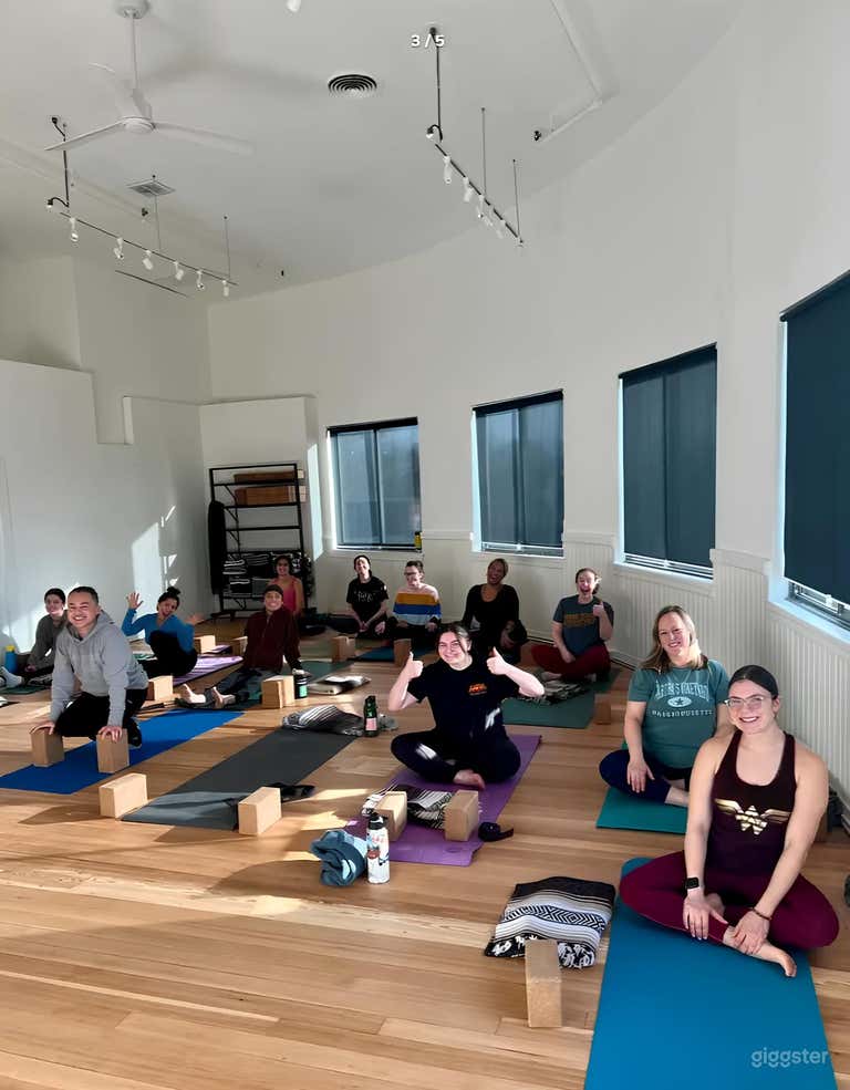  Minimal, Spacious, Light Filled Yoga Studio 