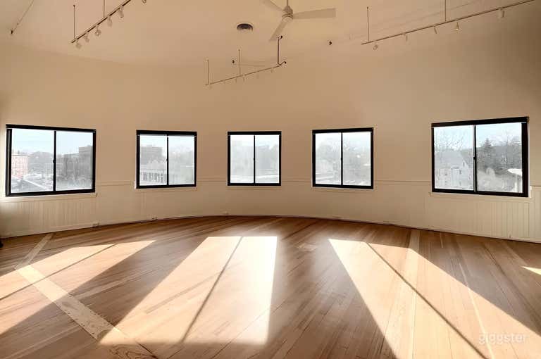  Minimal, Spacious, Light Filled Yoga Studio 